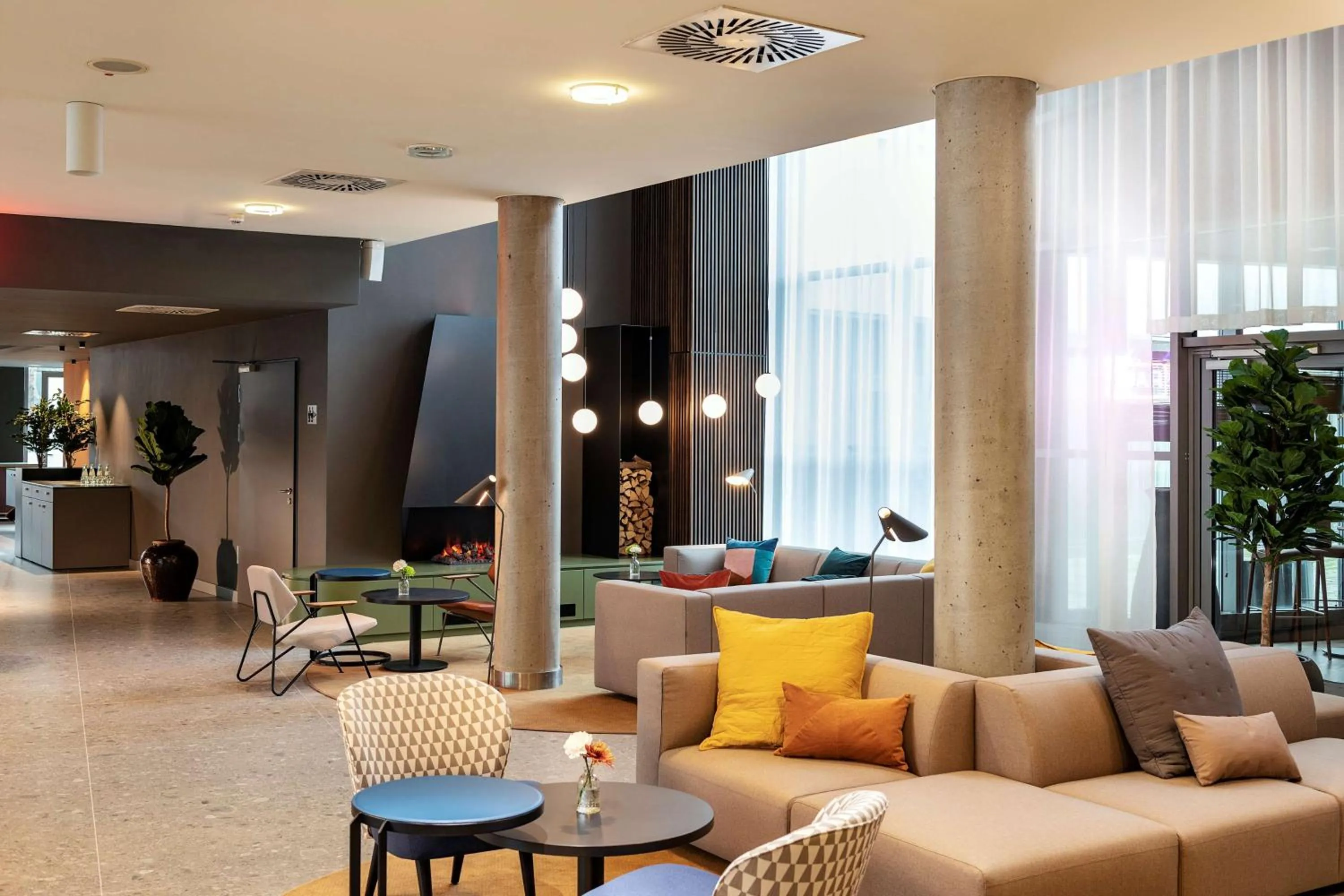 Lobby or reception in NH Köln Altstadt