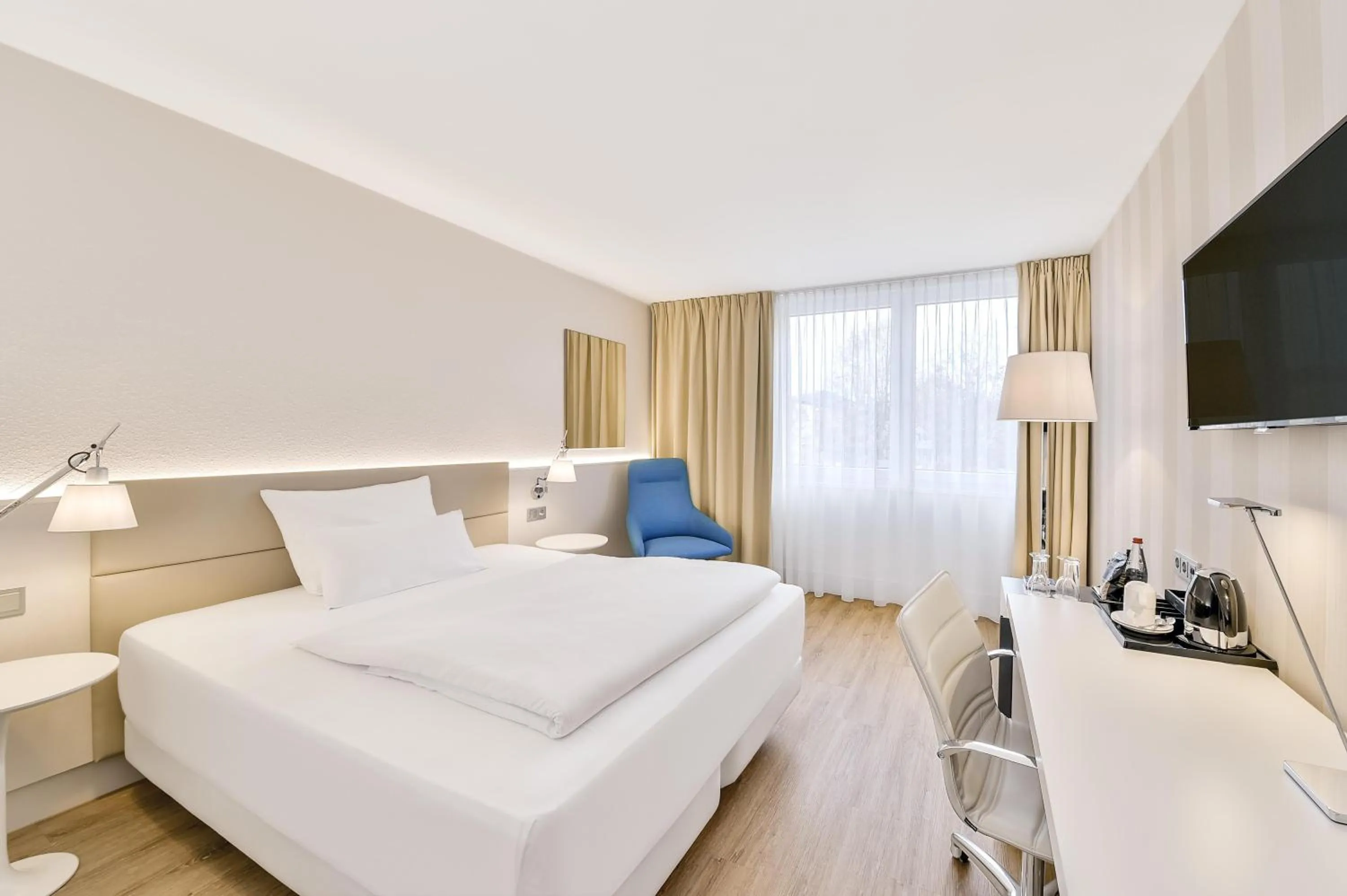 Bedroom, Bed in NH Köln Altstadt