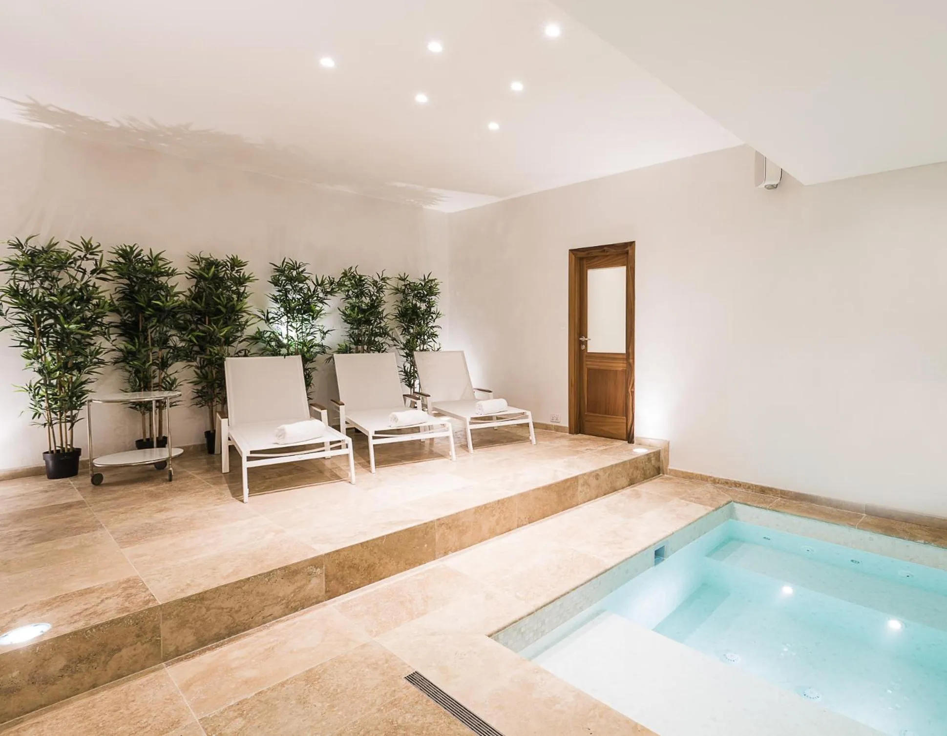 Hot Tub in Two Pillows Boutique Hostel