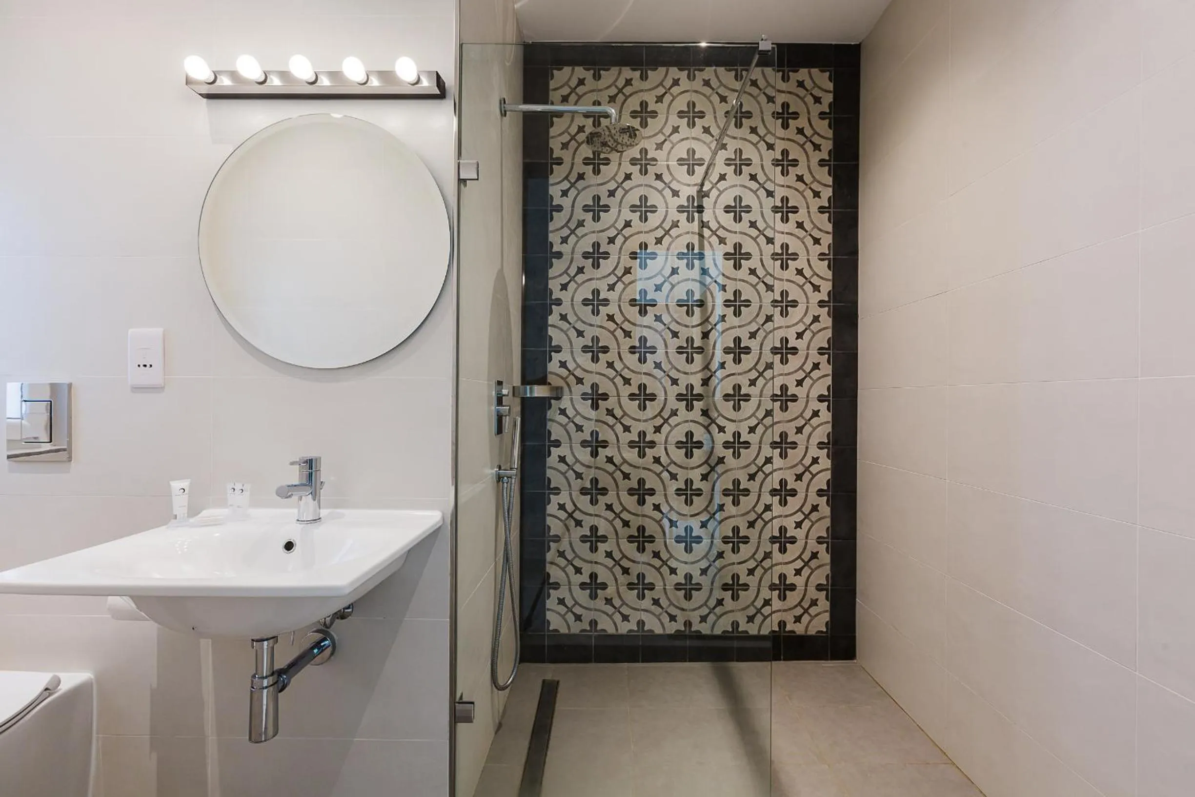 Bathroom in Two Pillows Boutique Hostel