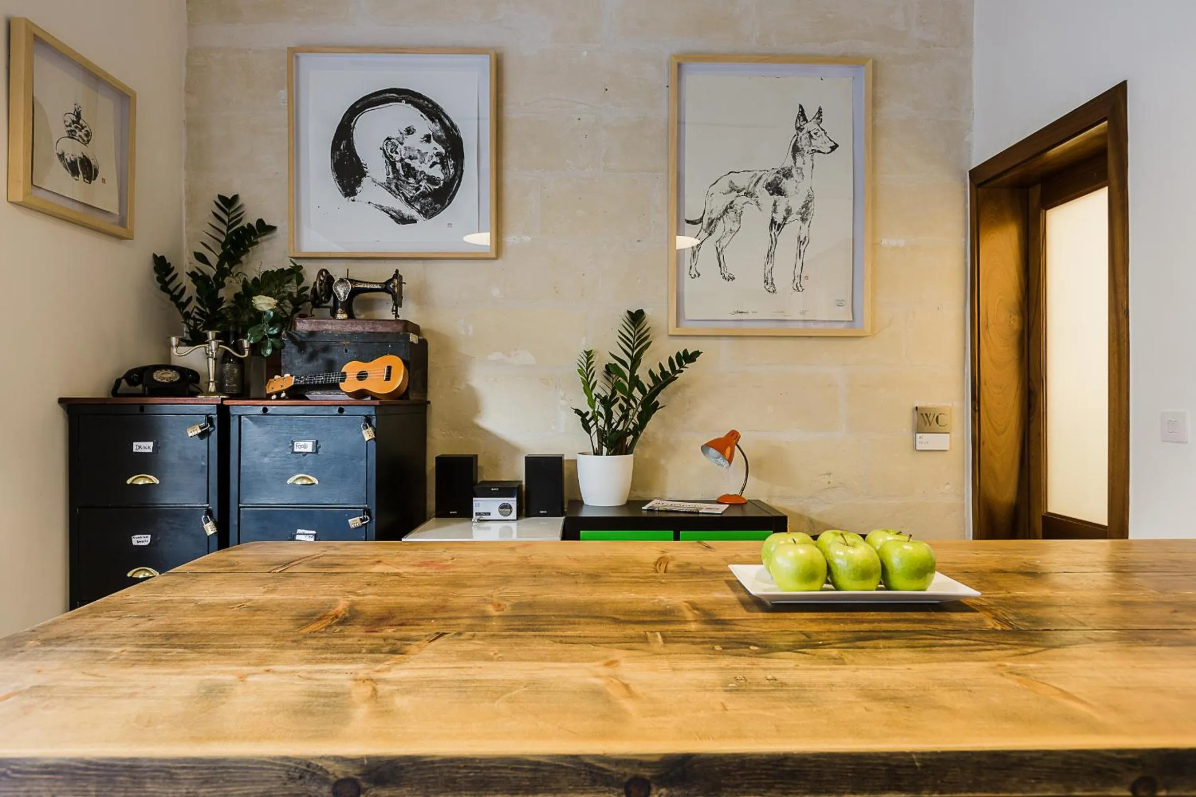 Food and drinks in Two Pillows Boutique Hostel