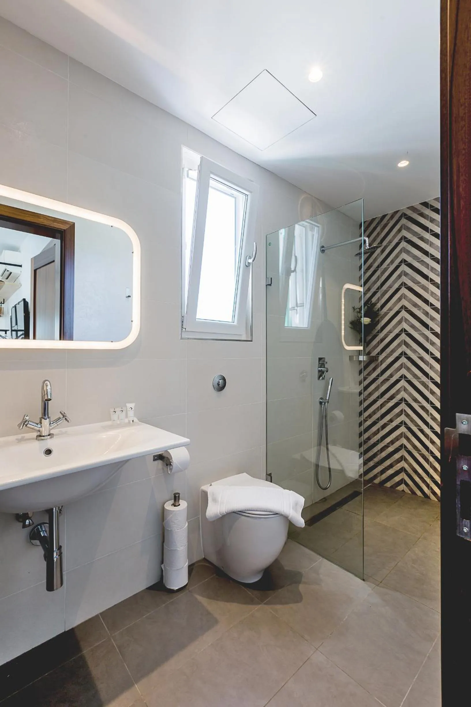 Bathroom in Two Pillows Boutique Hostel