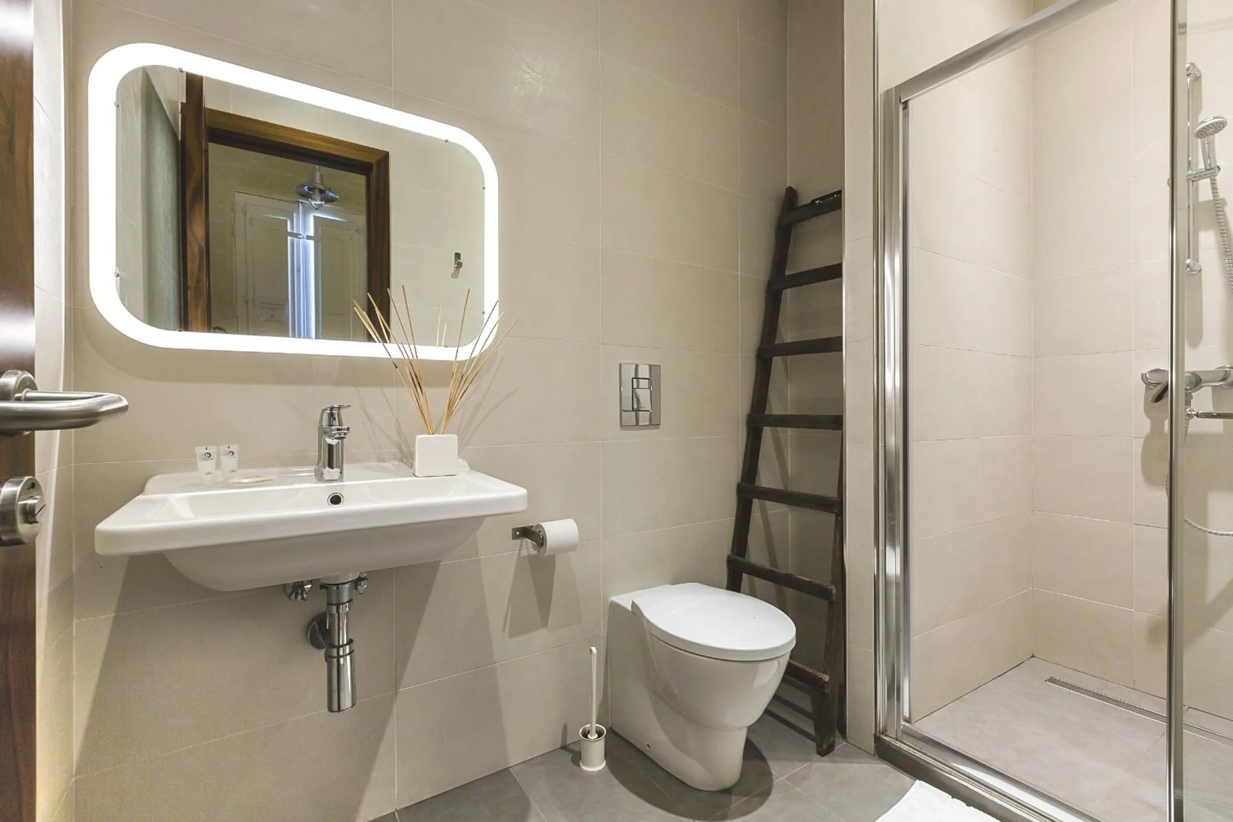 Two Pillows Boutique Hostel