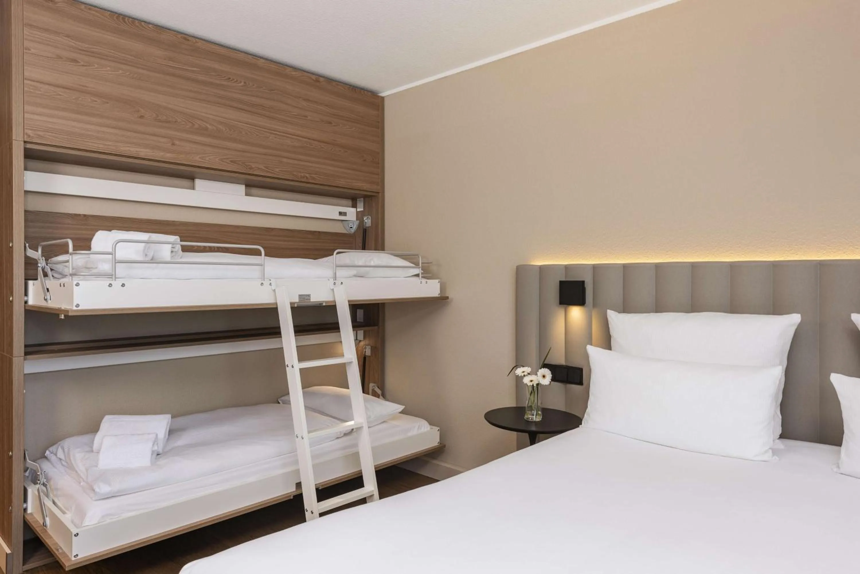 Bedroom, Bed in NH München Airport