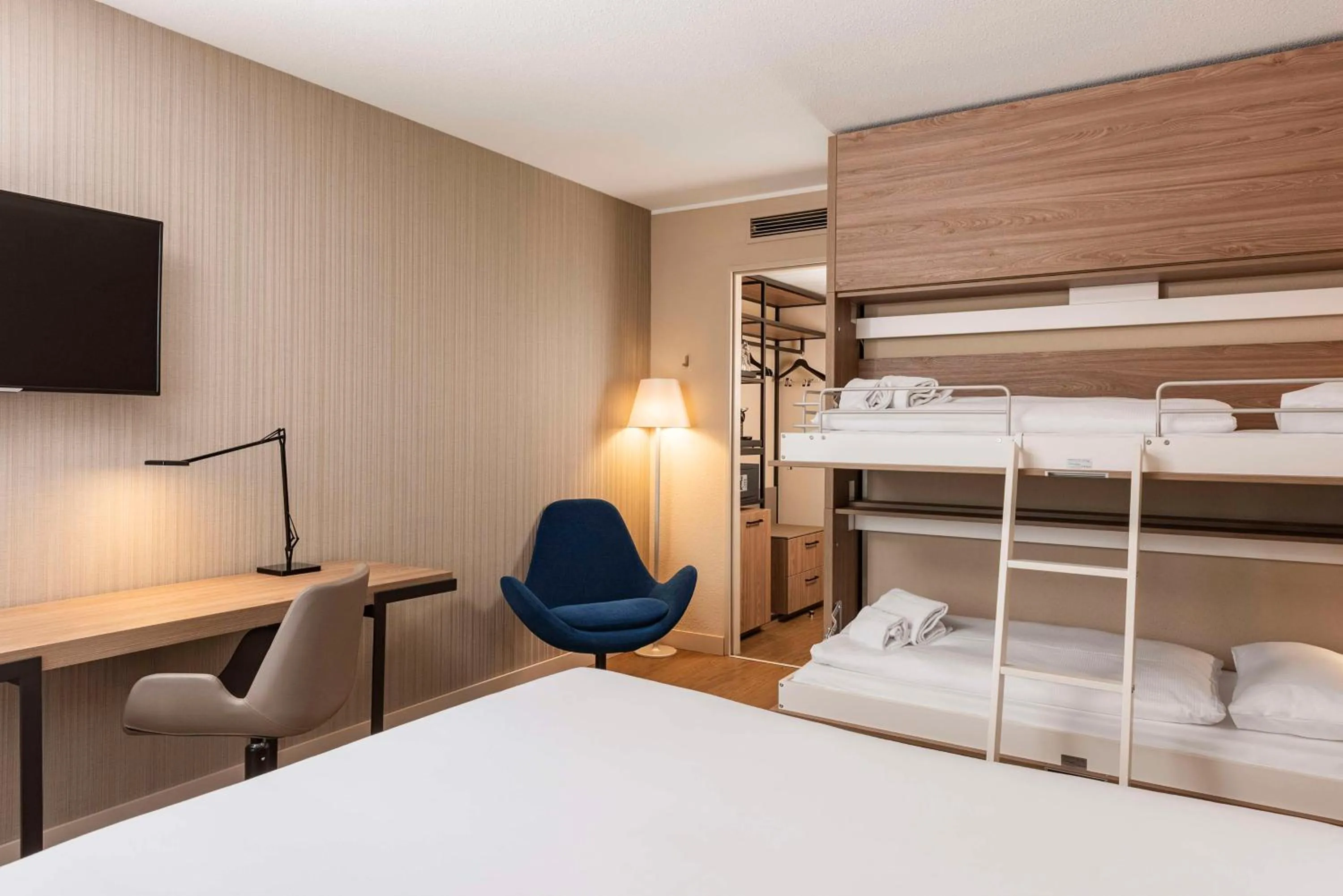 Bedroom, Bed in NH München Airport