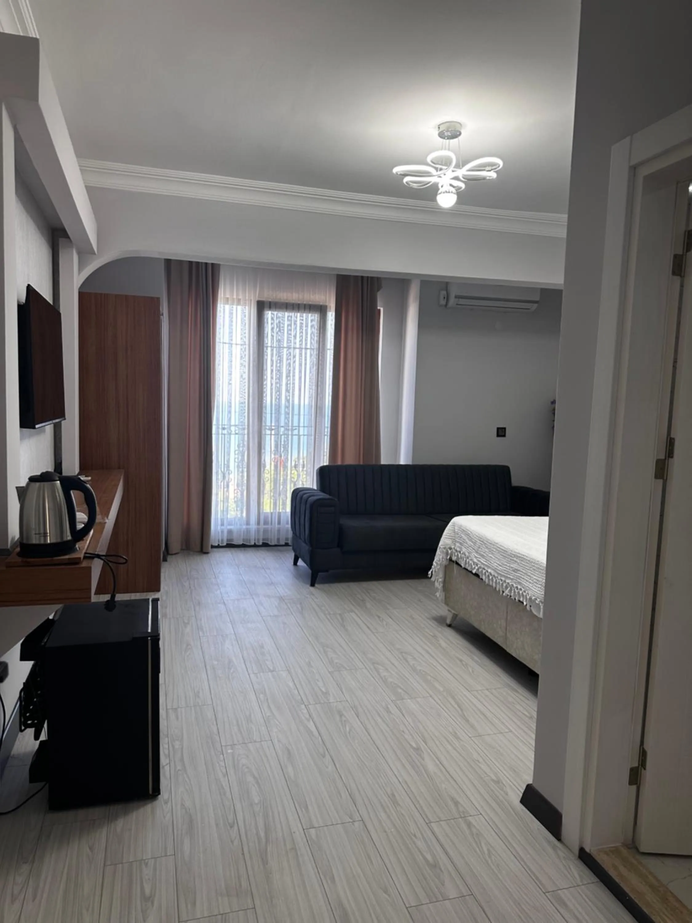 Communal lounge/ TV room, Bed in KILIÇ MOTEL