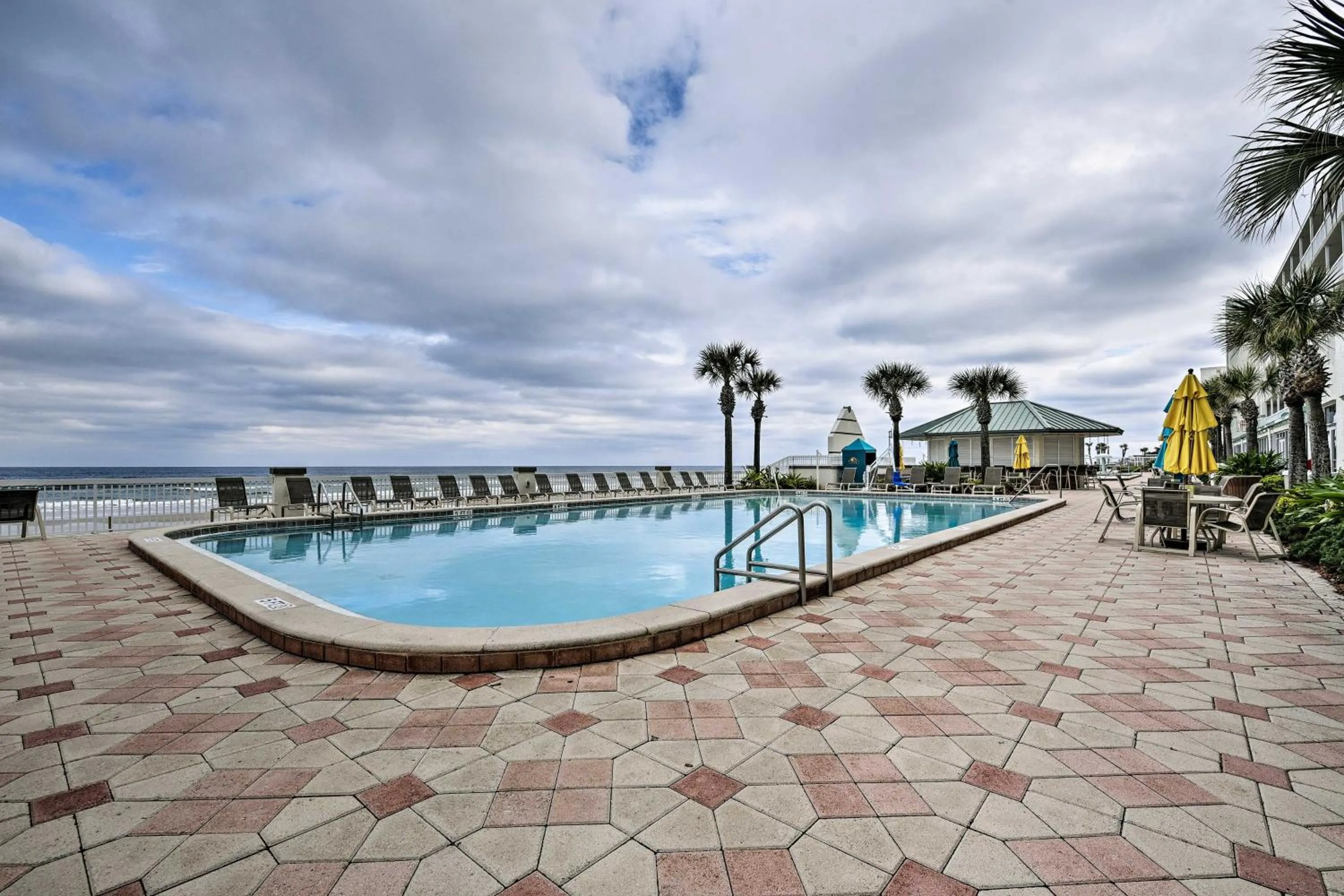 Daytona Beachfront Condo with Ocean View