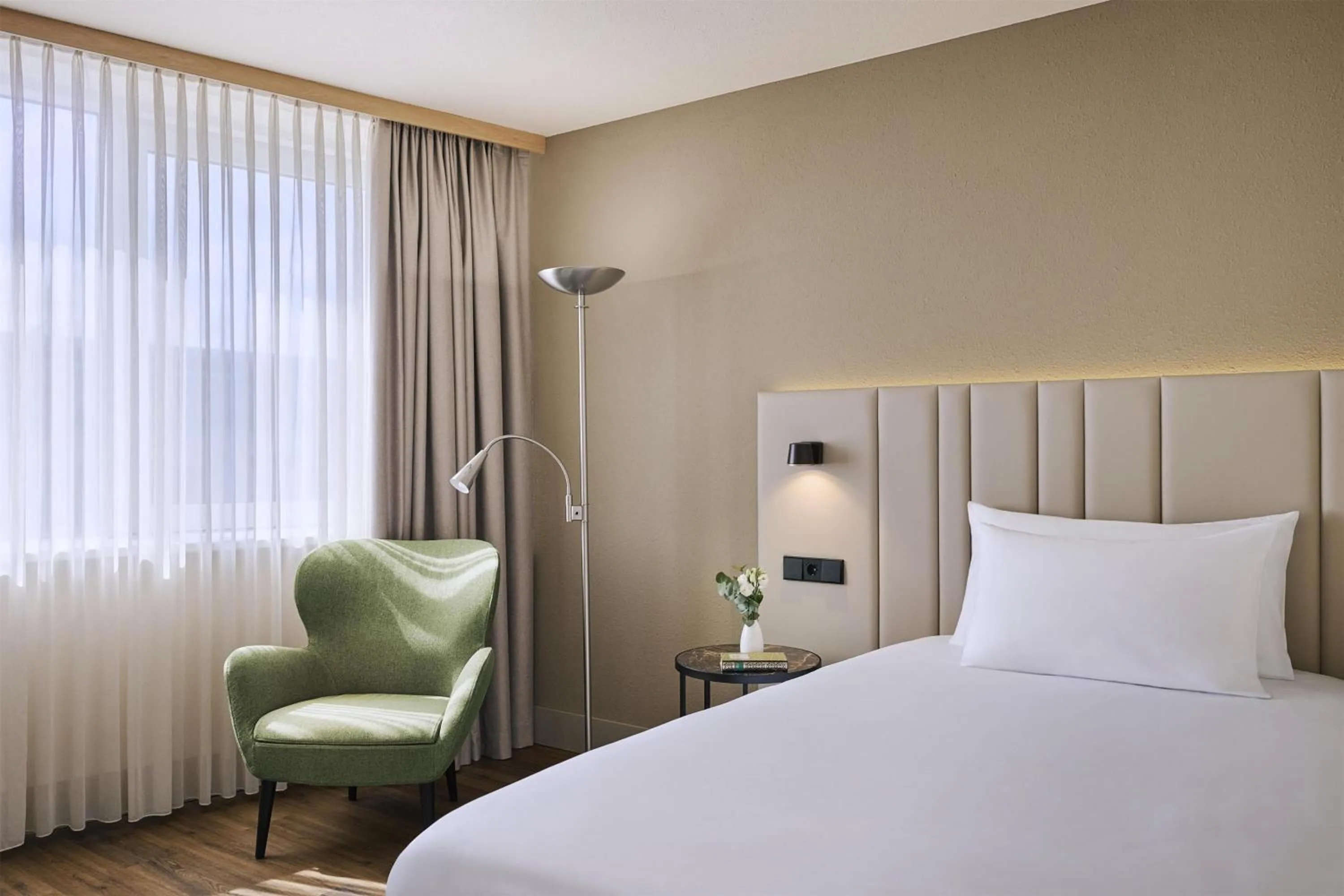 Bedroom, Bed in NH Leipzig Messe