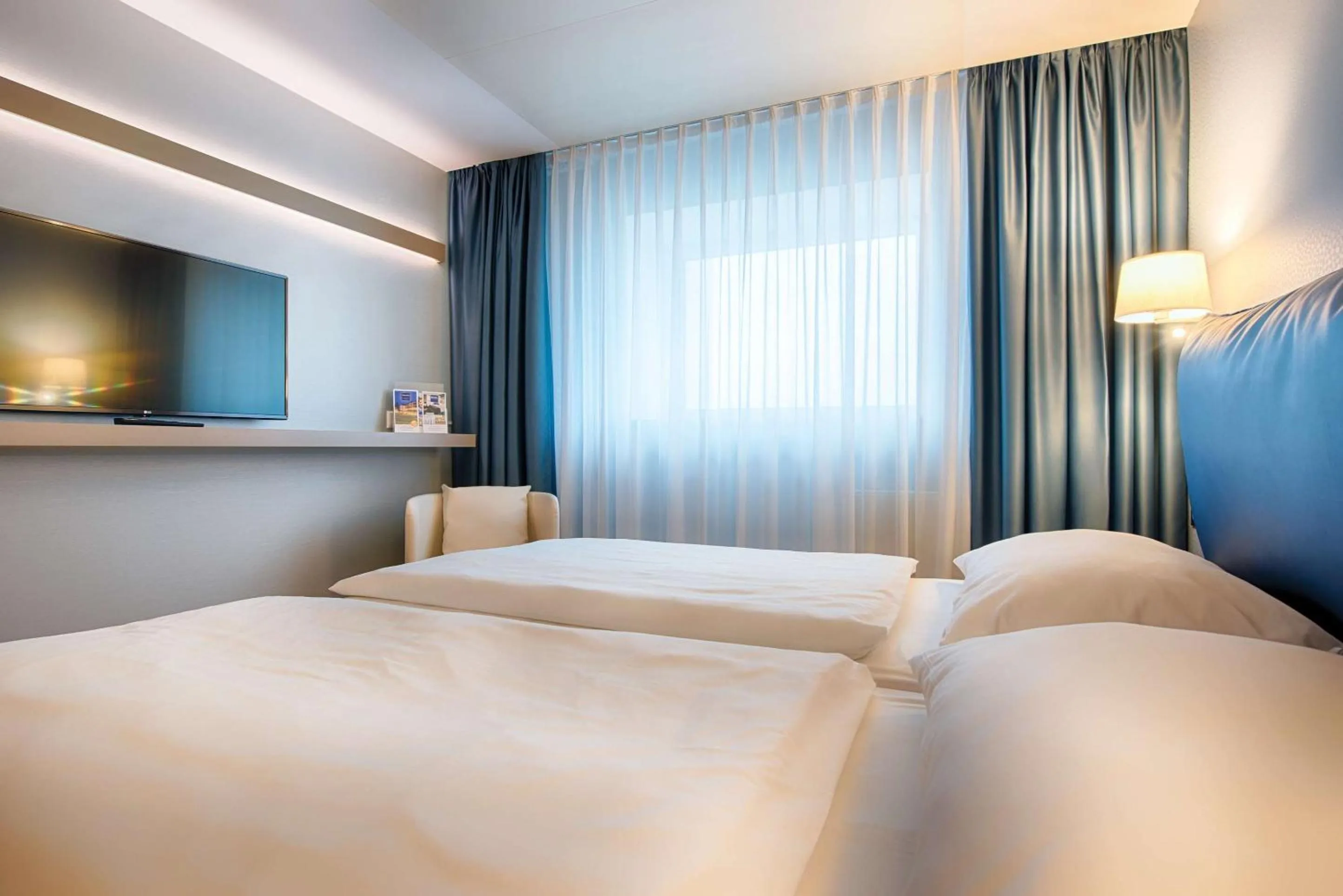 TV and multimedia, Bed in Congress Hotel Chemnitz