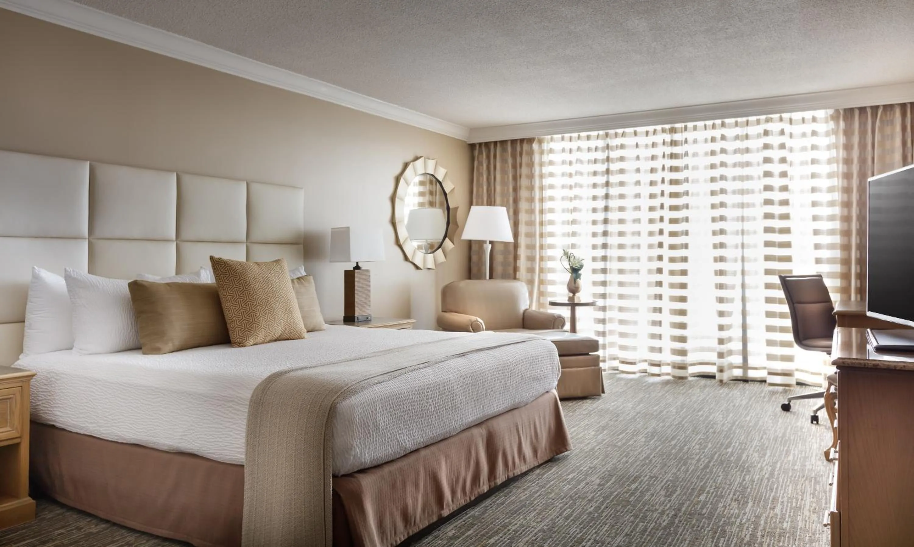 Bedroom, Bed in The San Luis Resort Spa & Conference Center