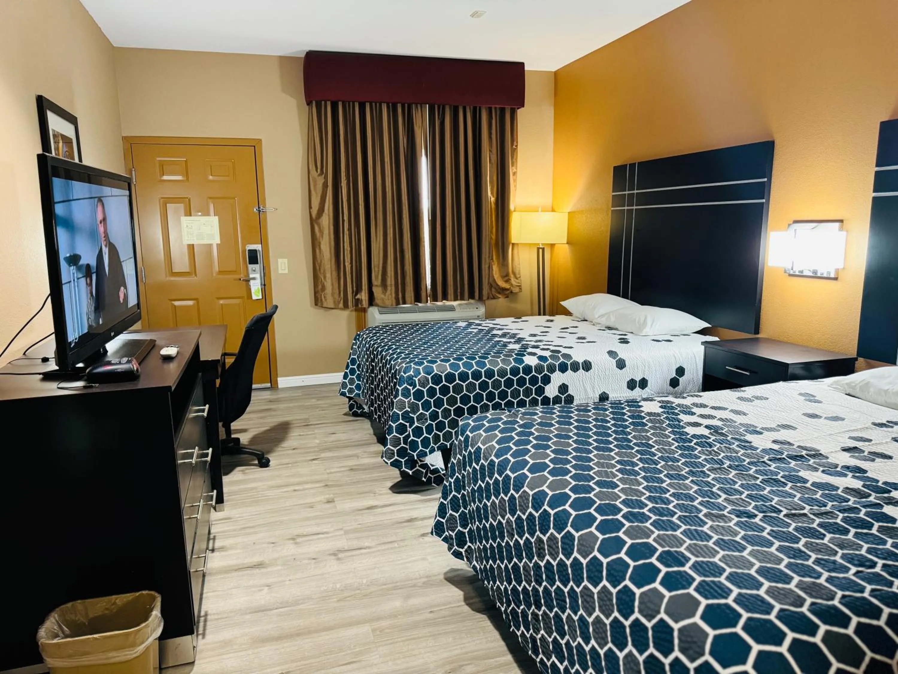 Bed in Executive Inn & Suites