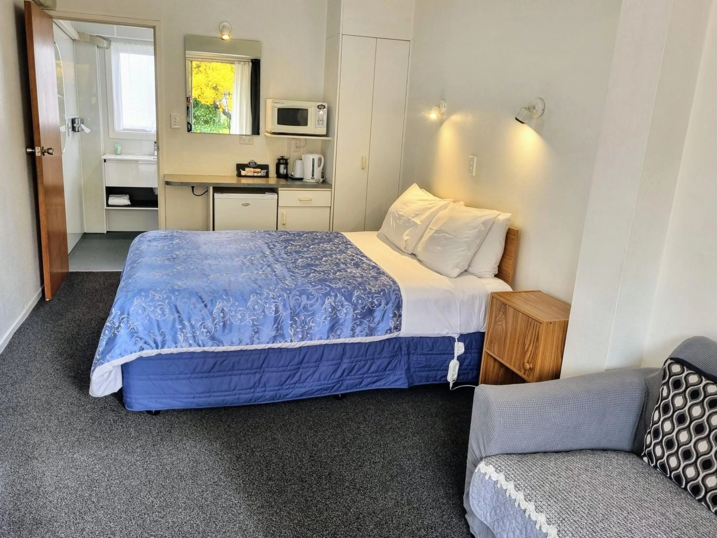 Bed in Cambrian Lodge Motel