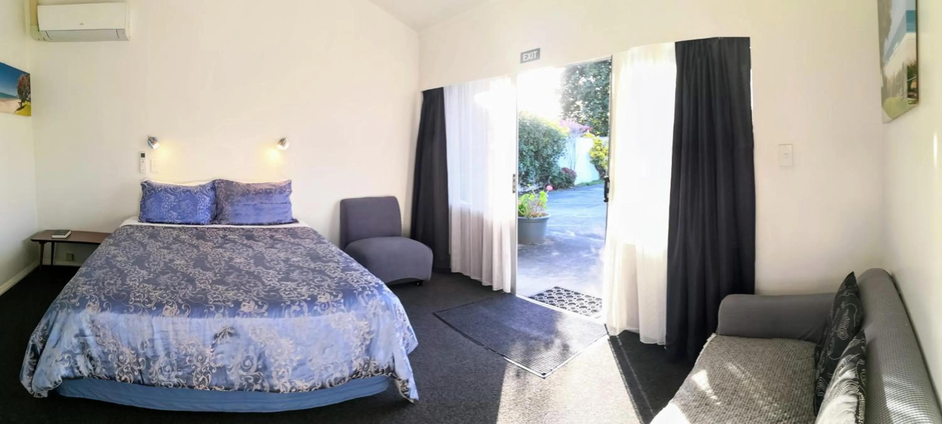 Bed in Cambrian Lodge Motel