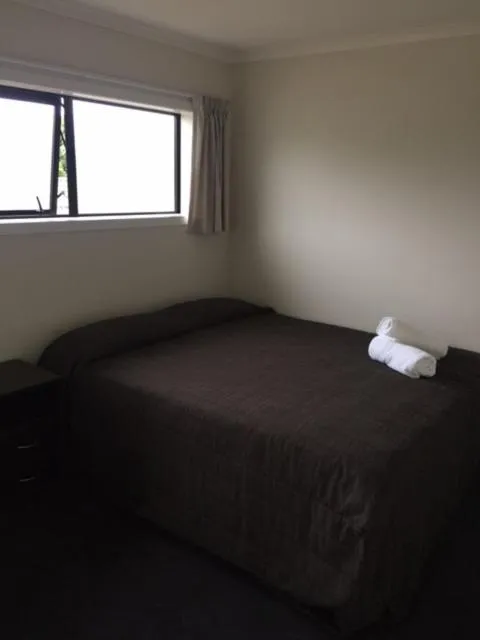 Bed in Brooklyn Motor Lodge