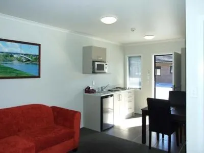 Seating area in Brooklyn Motor Lodge