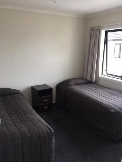 Bed in Brooklyn Motor Lodge