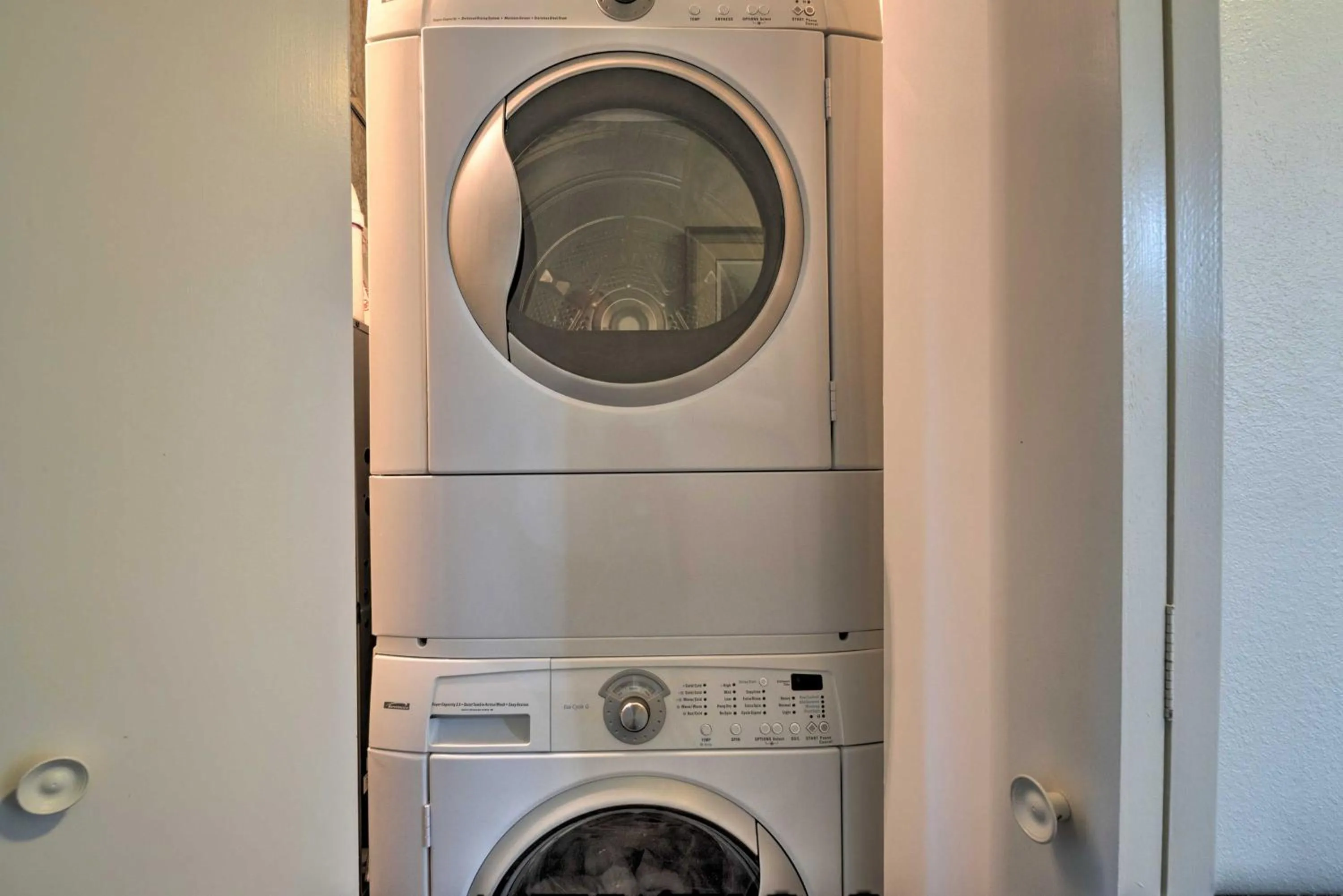 Bright Ruidoso Condo with Deck and Golf Course Views!