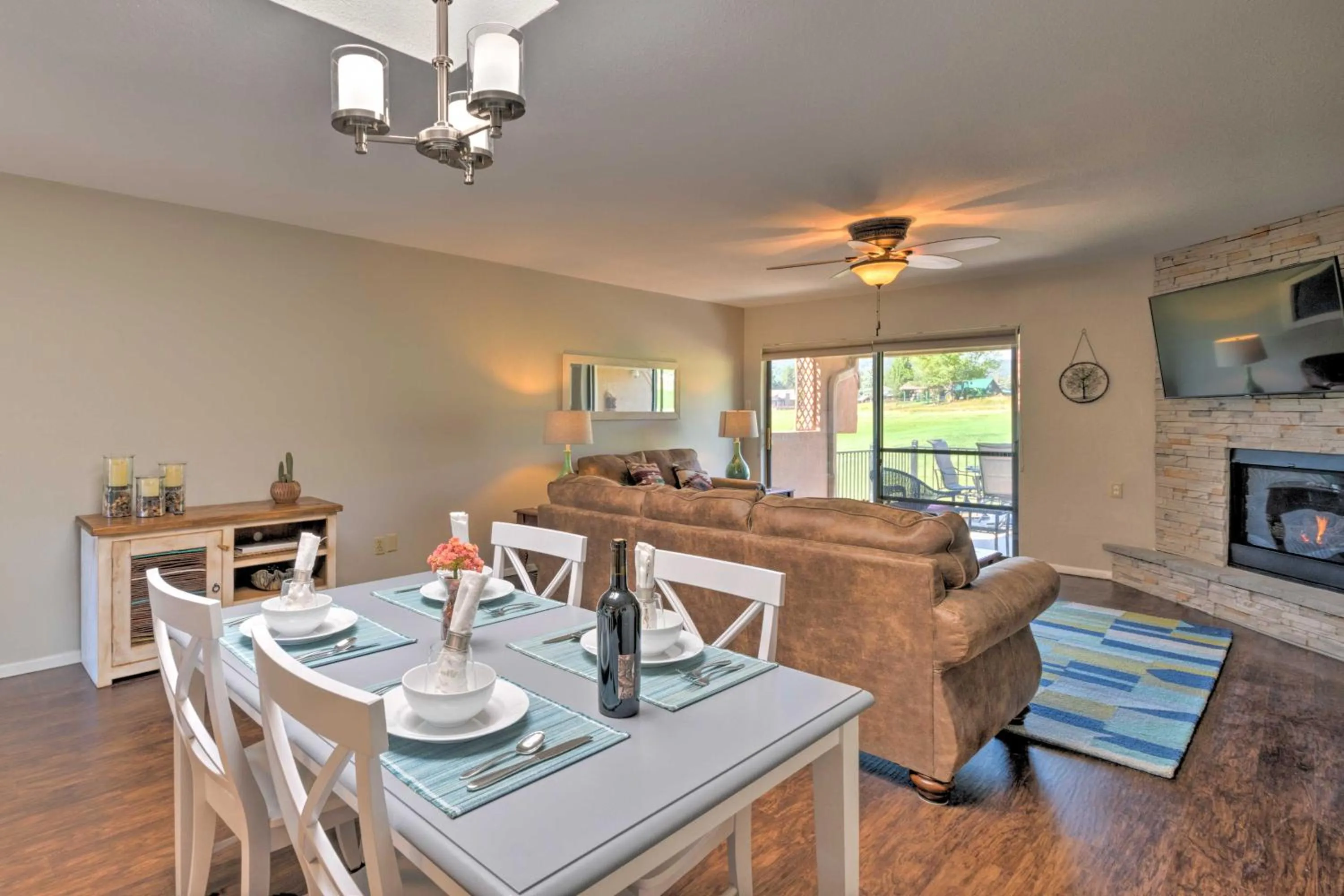 Bright Ruidoso Condo with Deck and Golf Course Views!