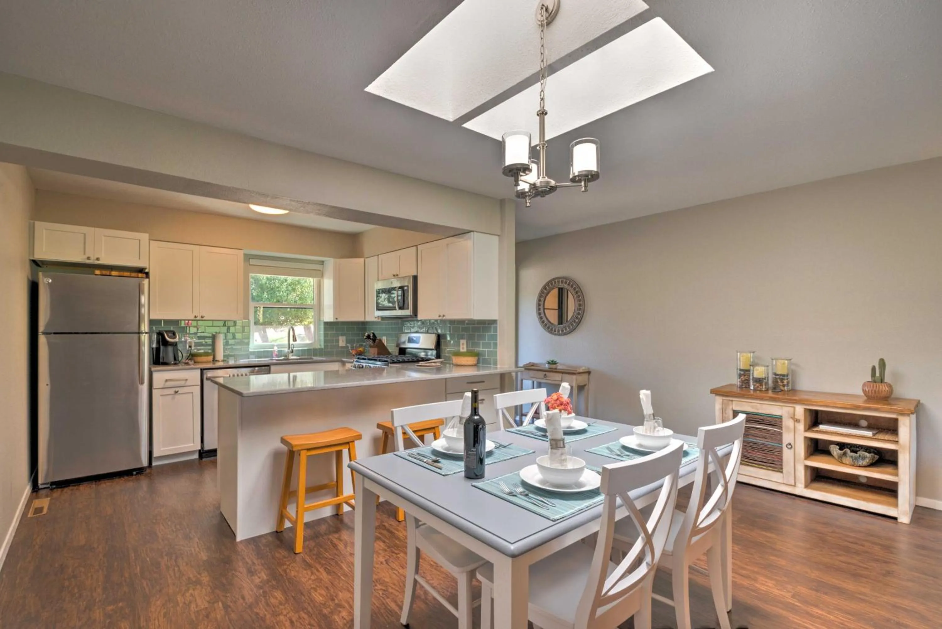 Bright Ruidoso Condo with Deck and Golf Course Views!