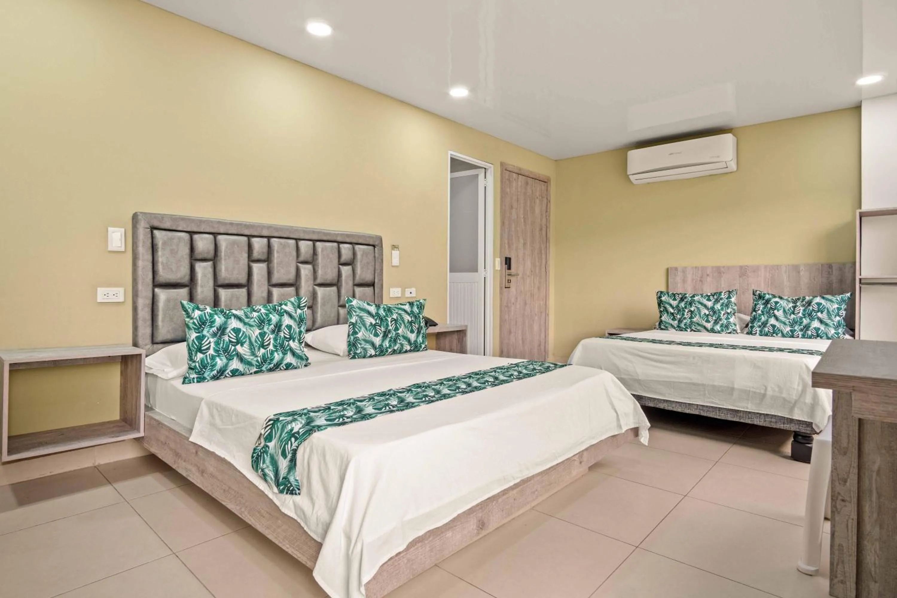 Bathroom, Bed in Hotel Eco Suite