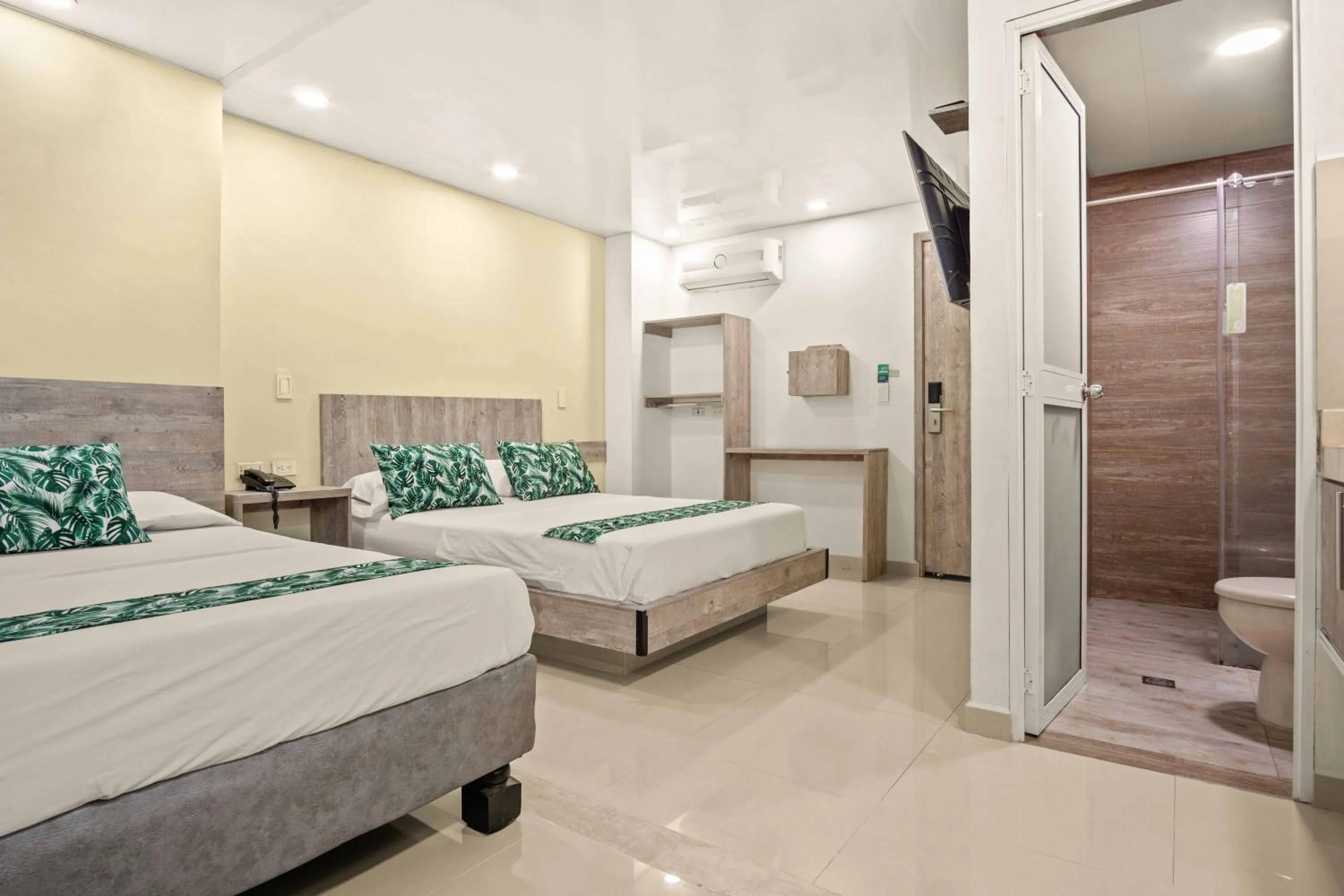 Bathroom, Bed in Hotel Eco Suite