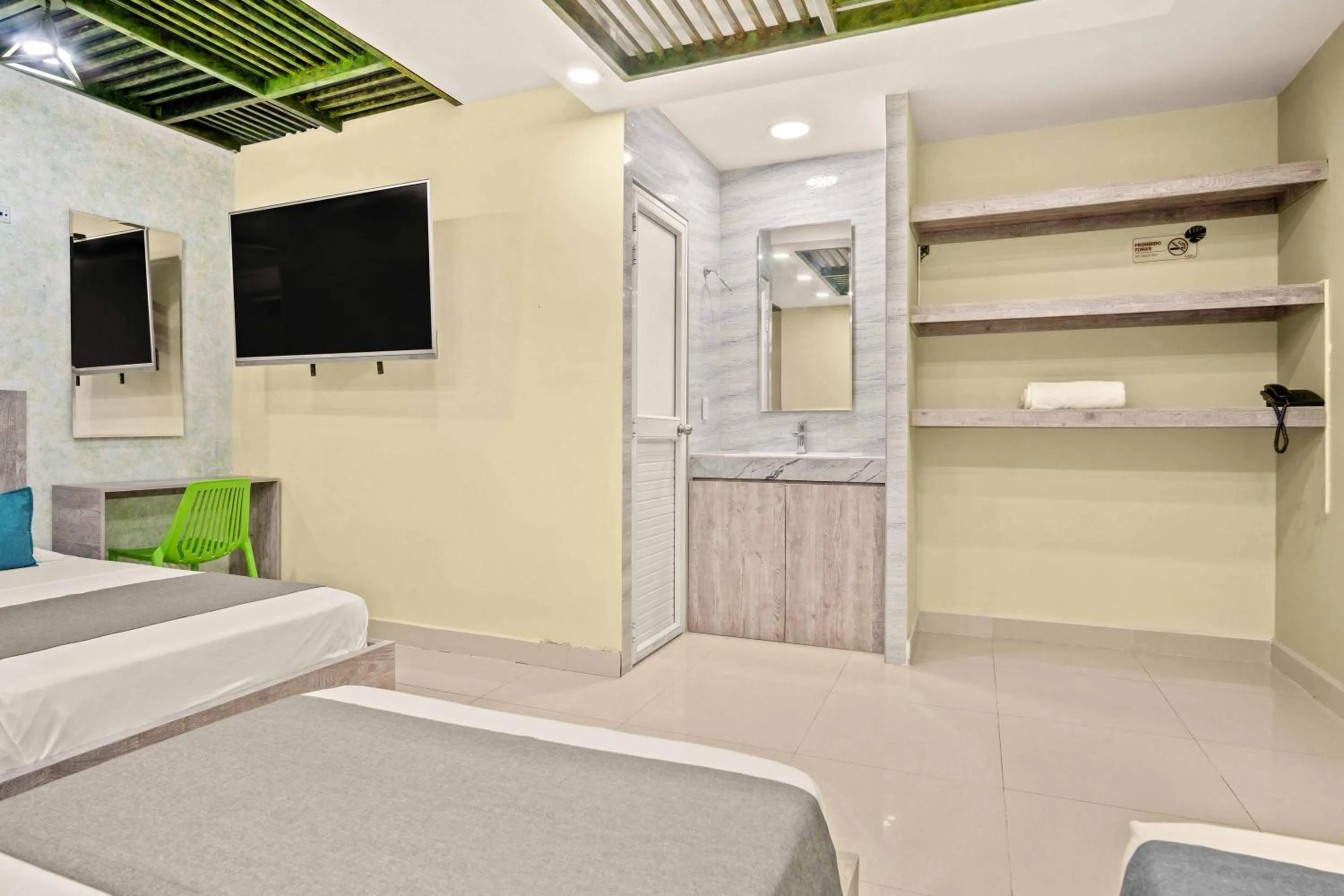 group of guests, Bed in Hotel Eco Suite