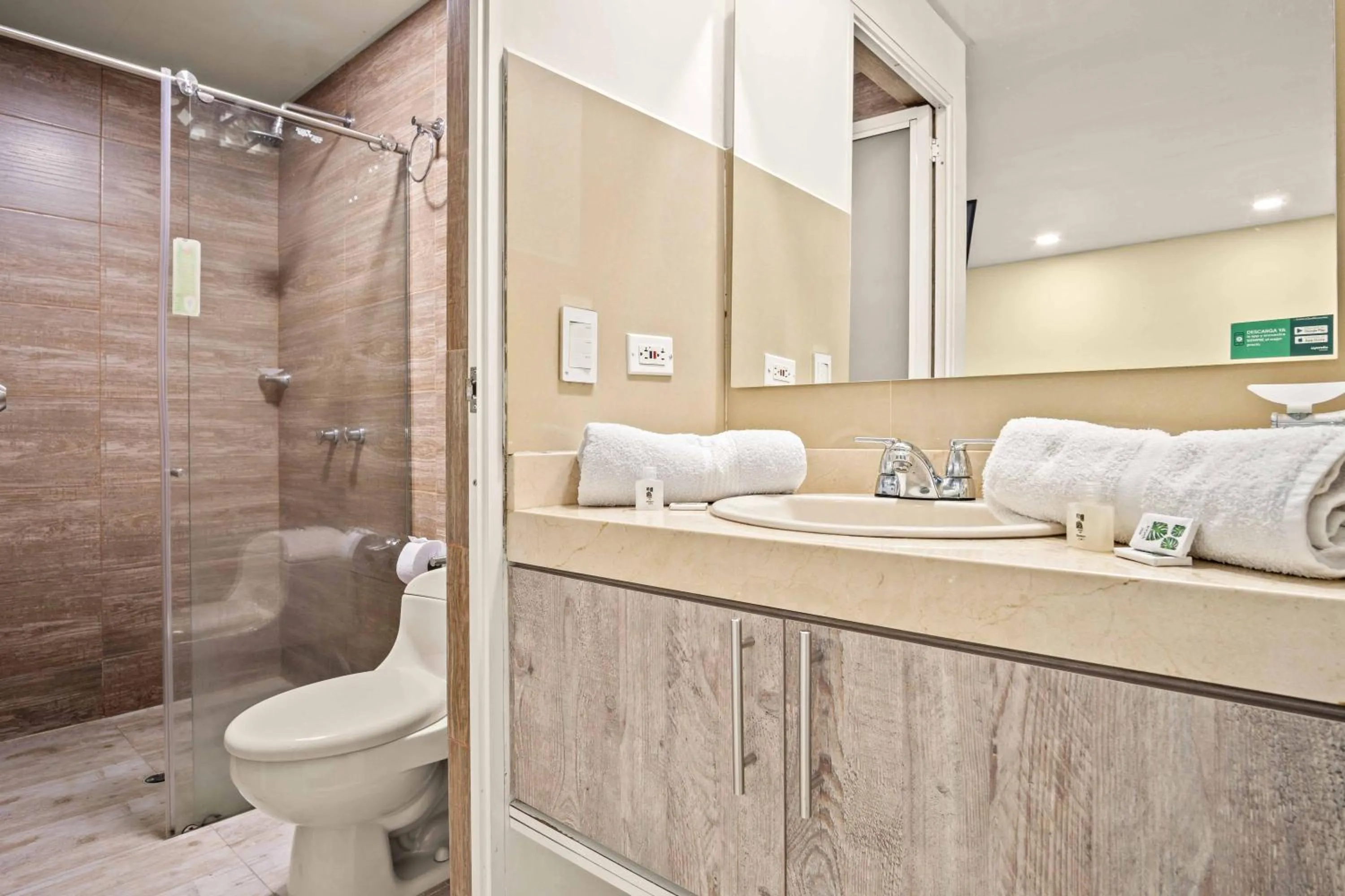 Shower in Hotel Eco Suite