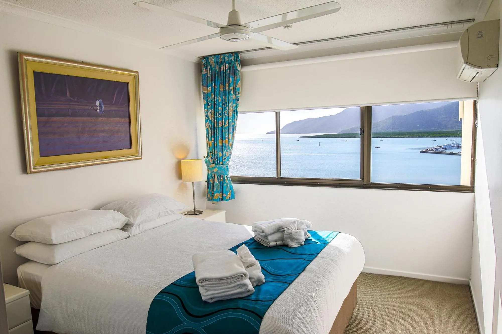 Bedroom, Bed in Cairns Aquarius