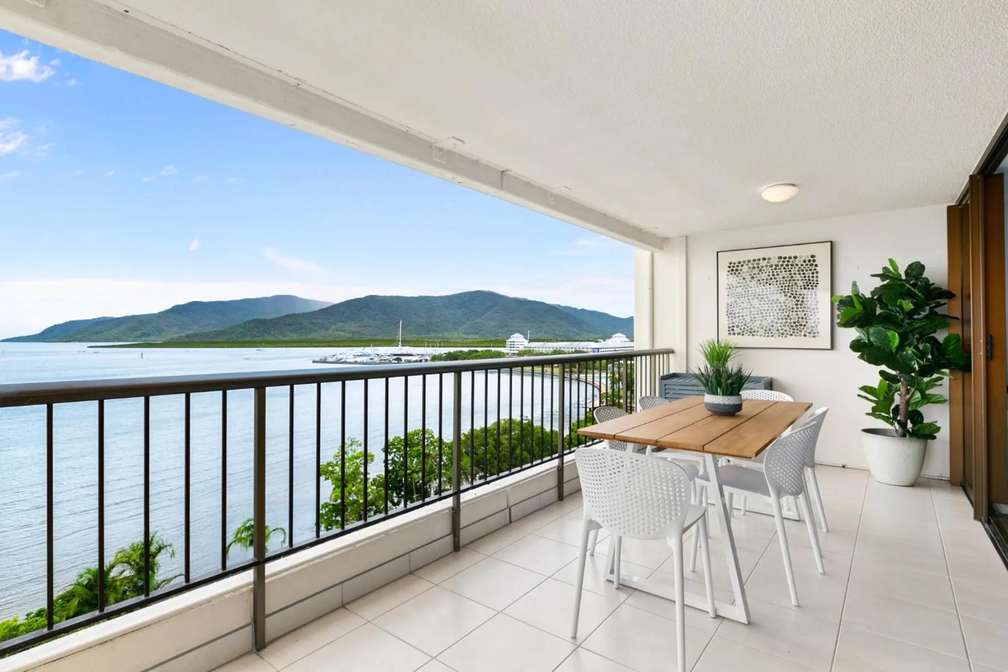 Sea view in Cairns Aquarius