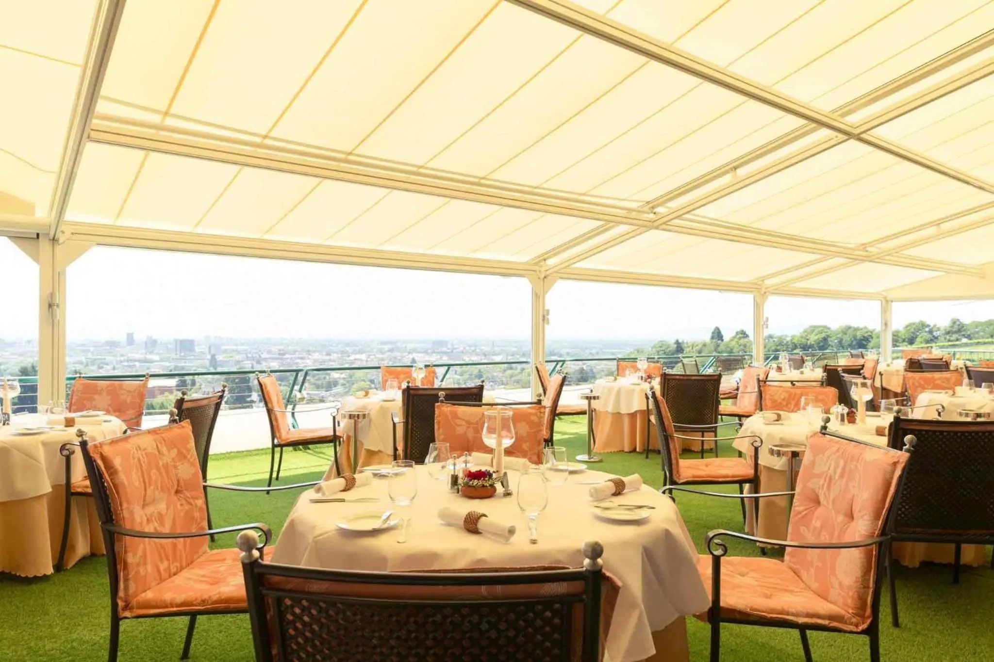 Restaurant/places to eat in Mercure Hotel Panorama Freiburg