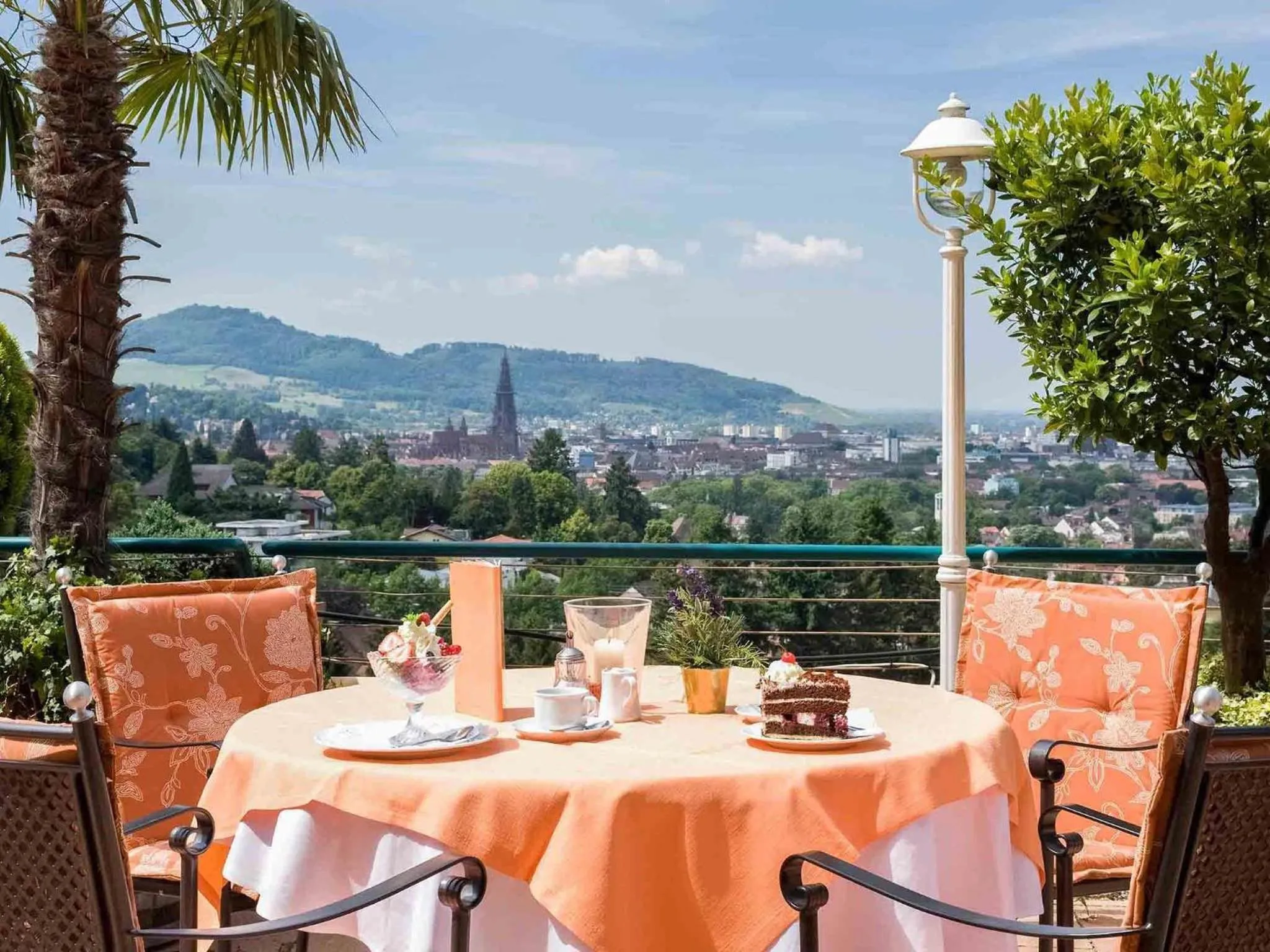Lounge or bar in Mercure Hotel Panorama Freiburg
