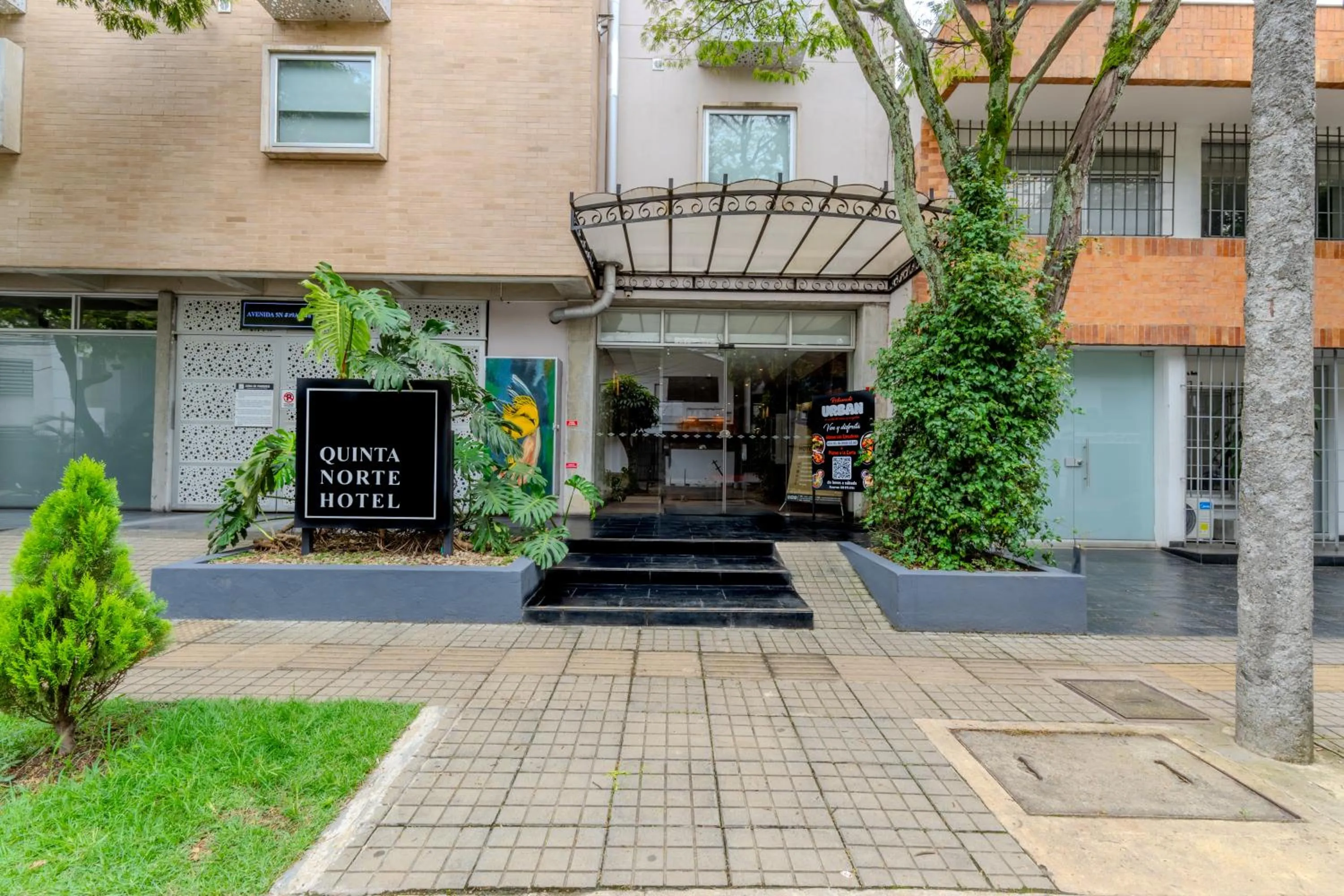 Facade/entrance in Hotel Quinta Norte Chipichape