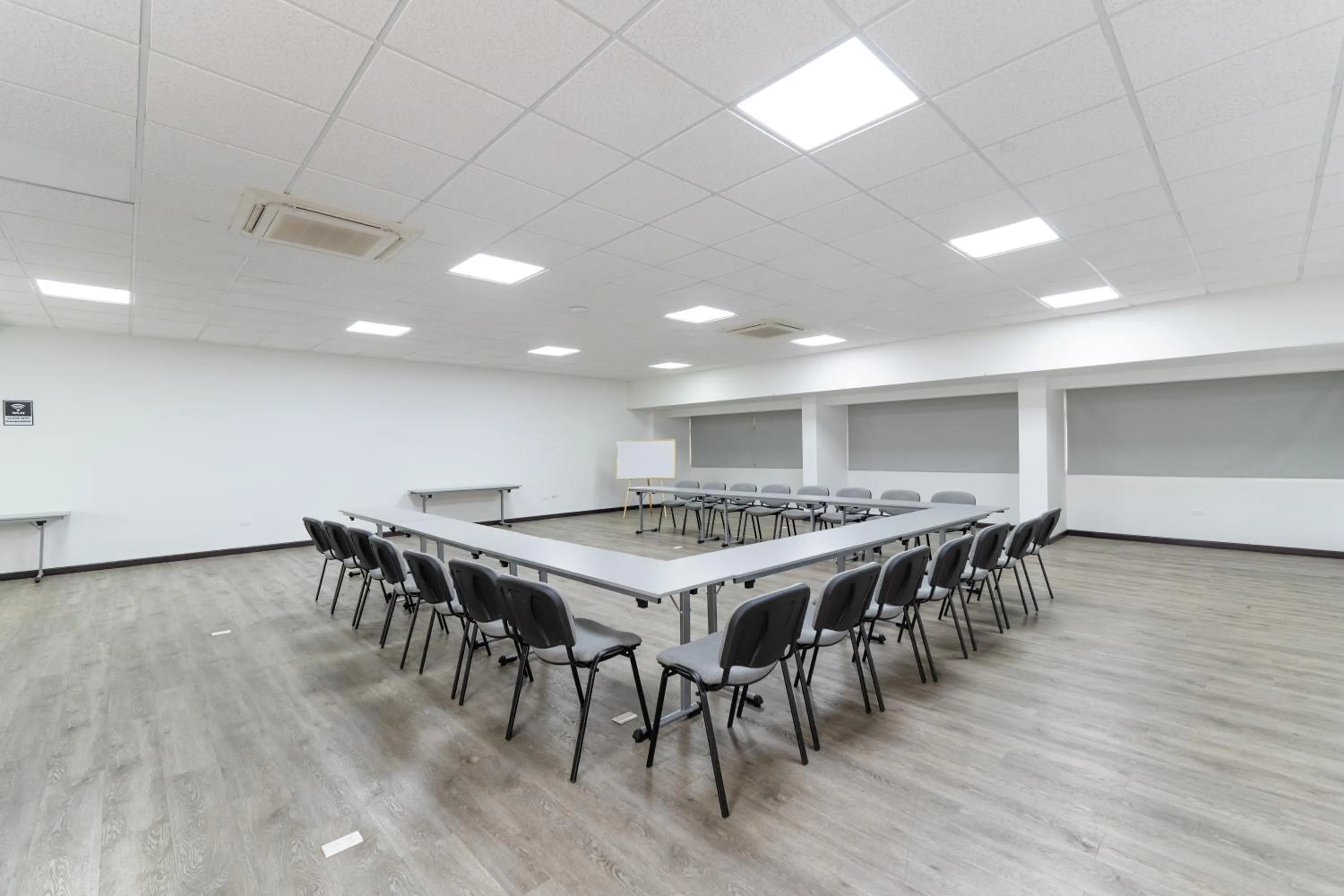 Meeting/conference room in Hotel Quinta Norte Chipichape