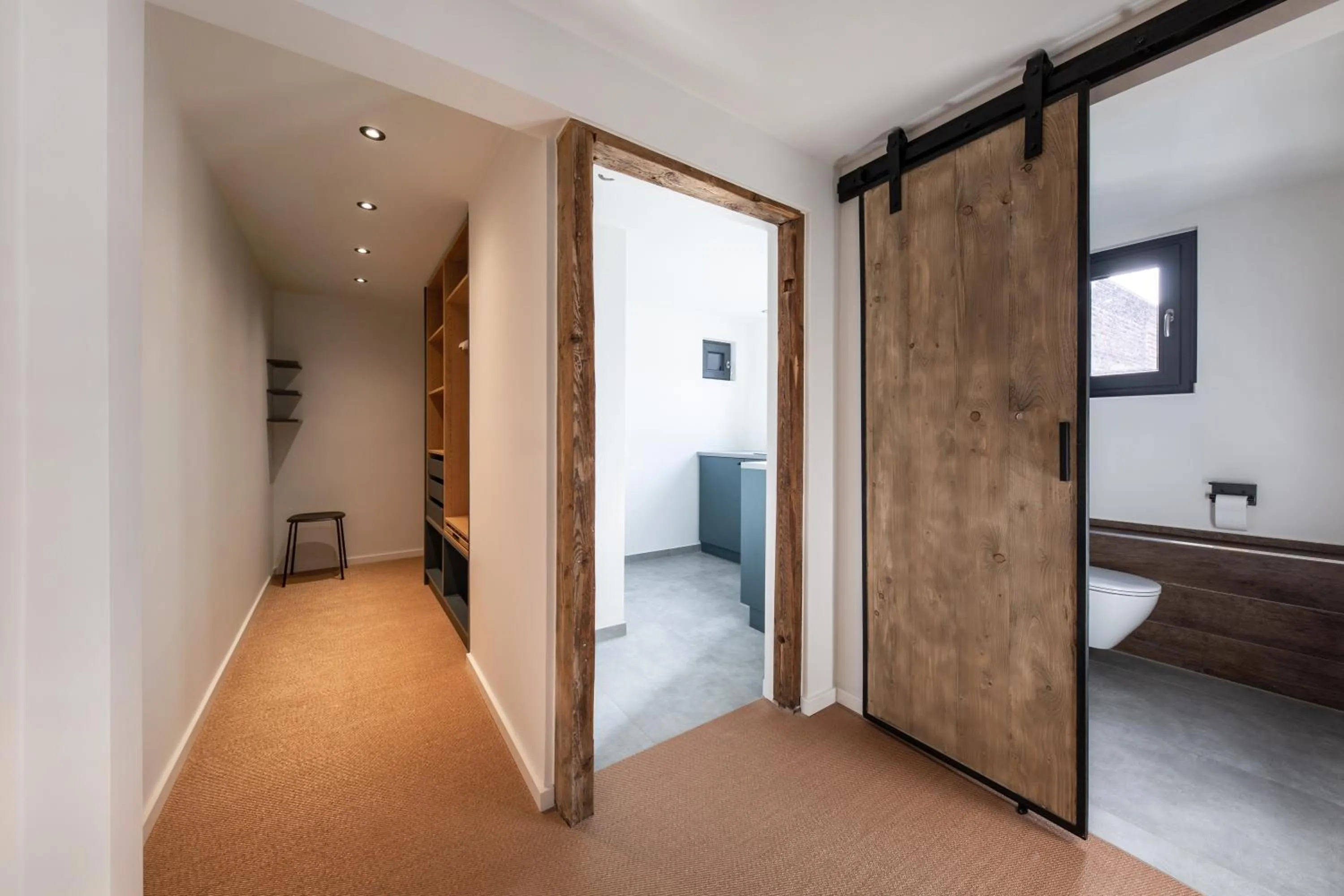 Photo of the whole room, Bed in B-Hotel