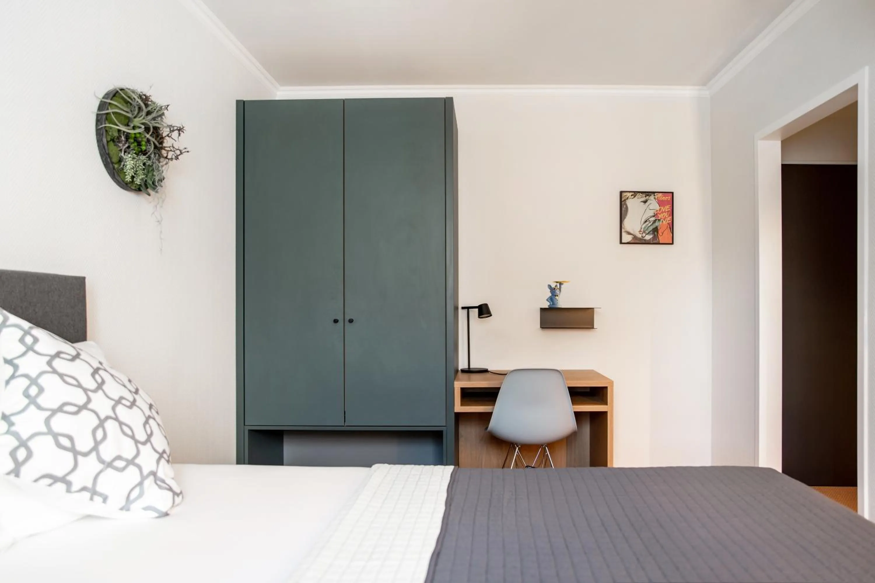 Photo of the whole room, Bed in B-Hotel