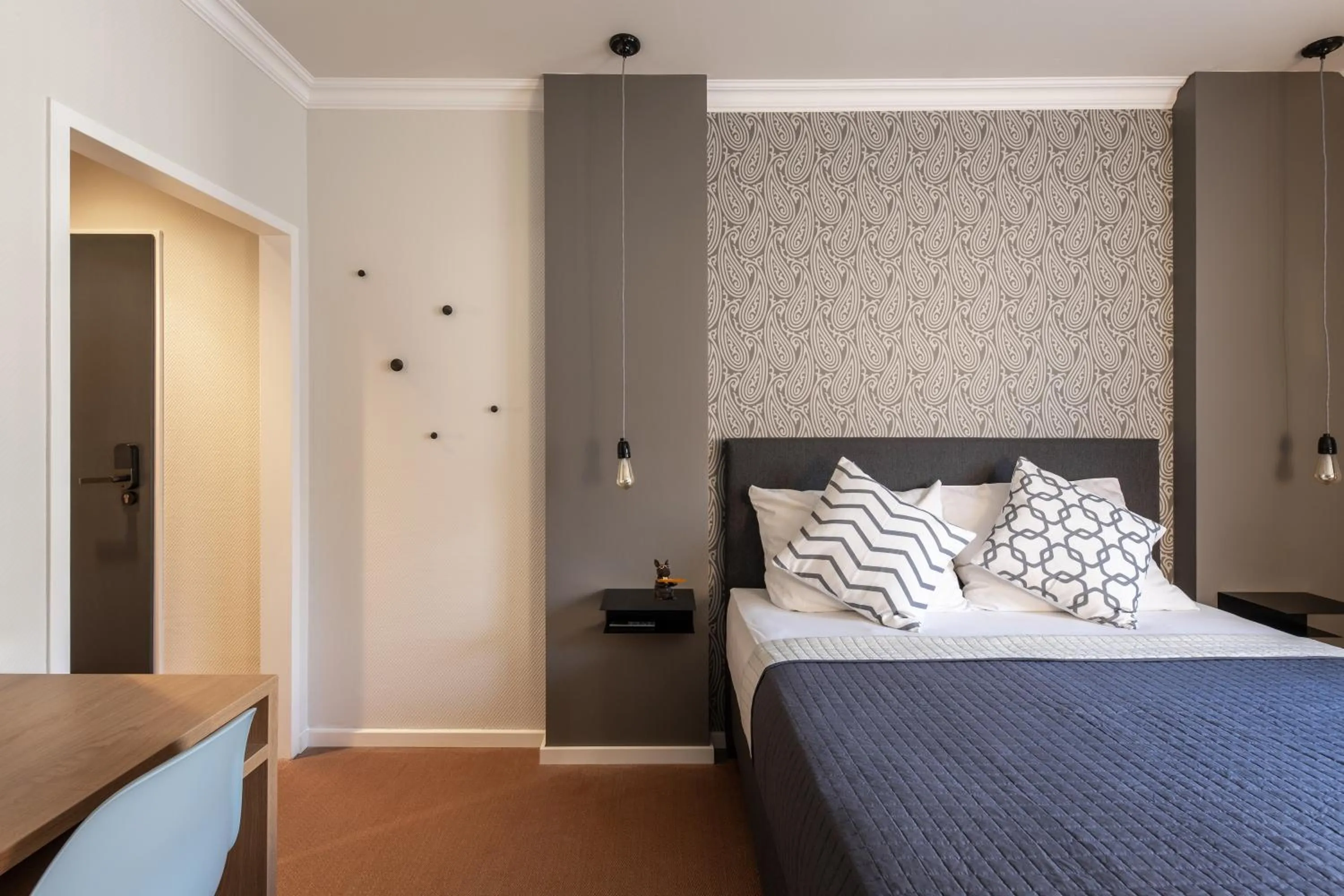 Photo of the whole room, Bed in B-Hotel