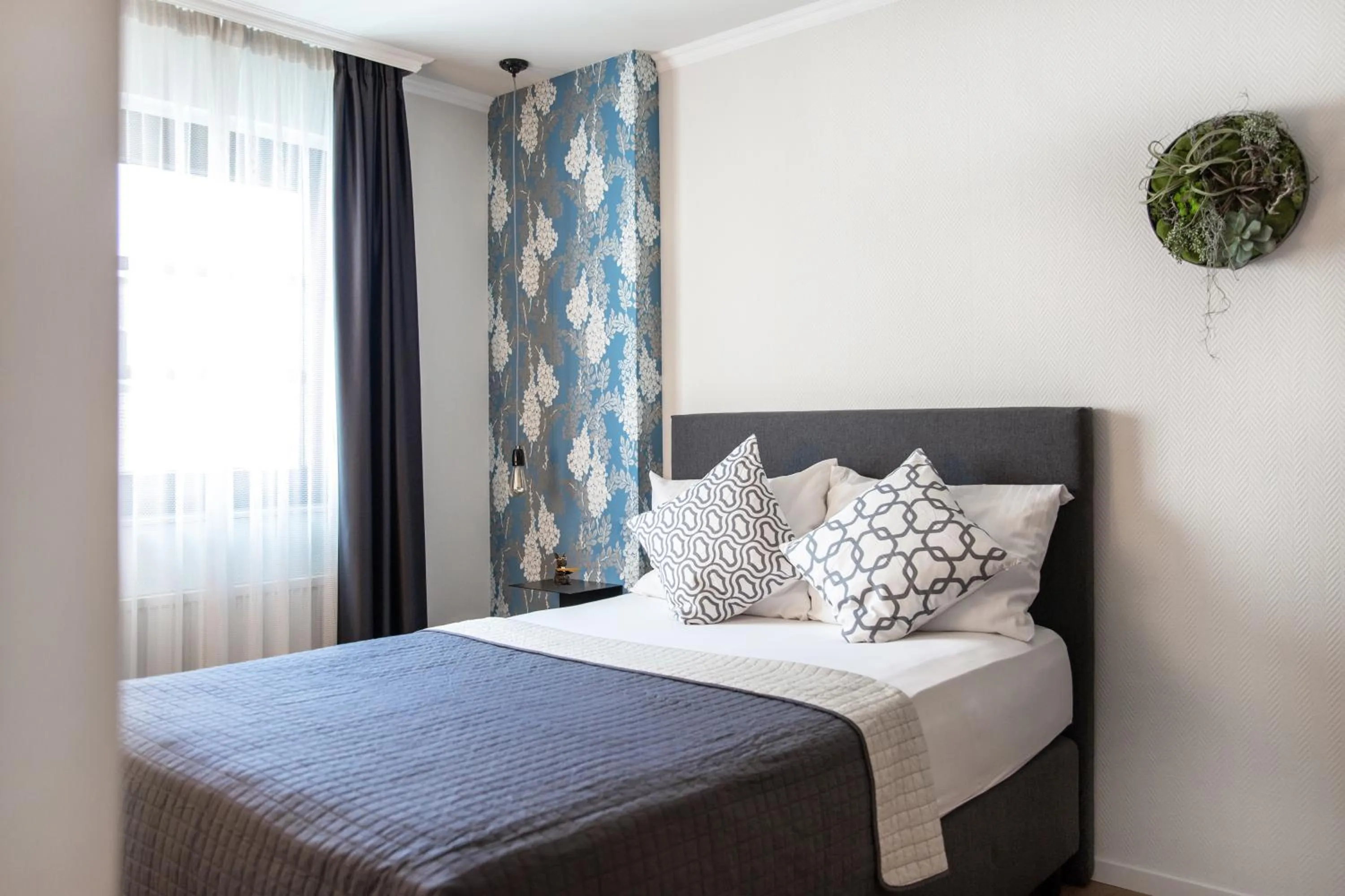 Photo of the whole room, Bed in B-Hotel