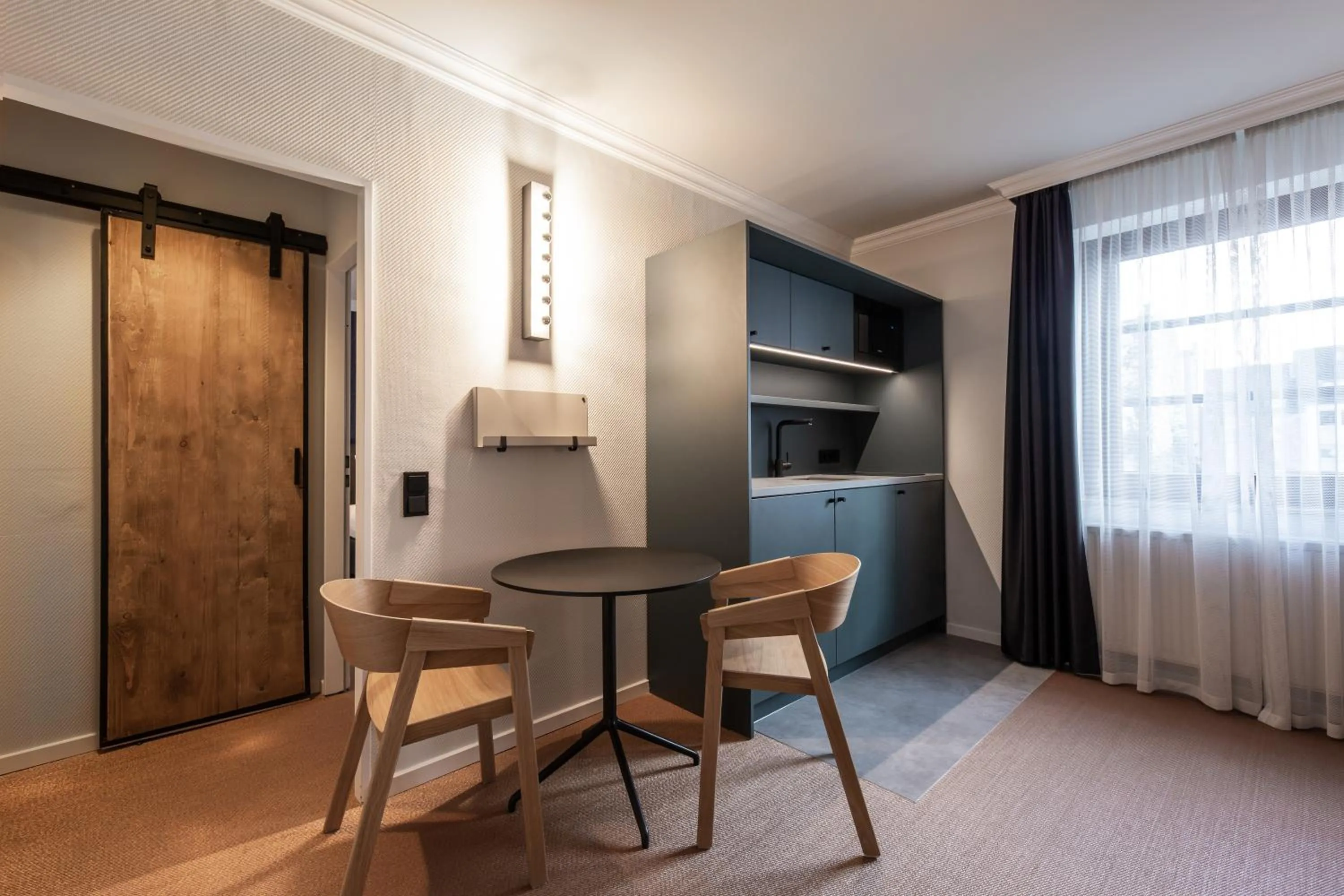 Kitchen or kitchenette in B-Hotel