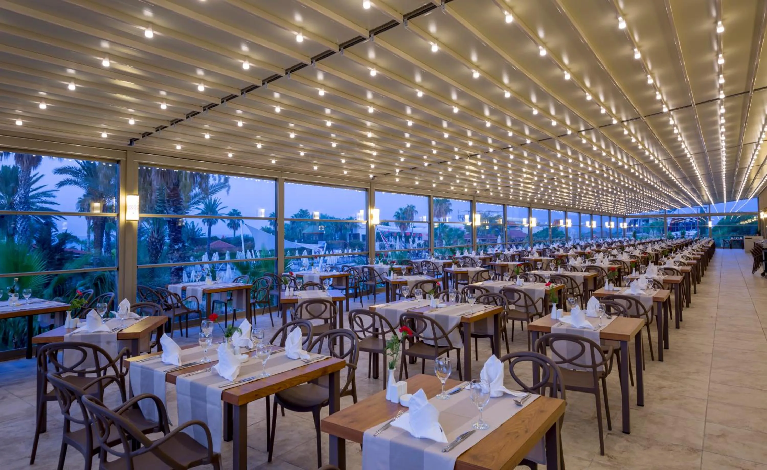 Restaurant/places to eat in Bellis Deluxe Hotel & Heated for Winter Aqua Park