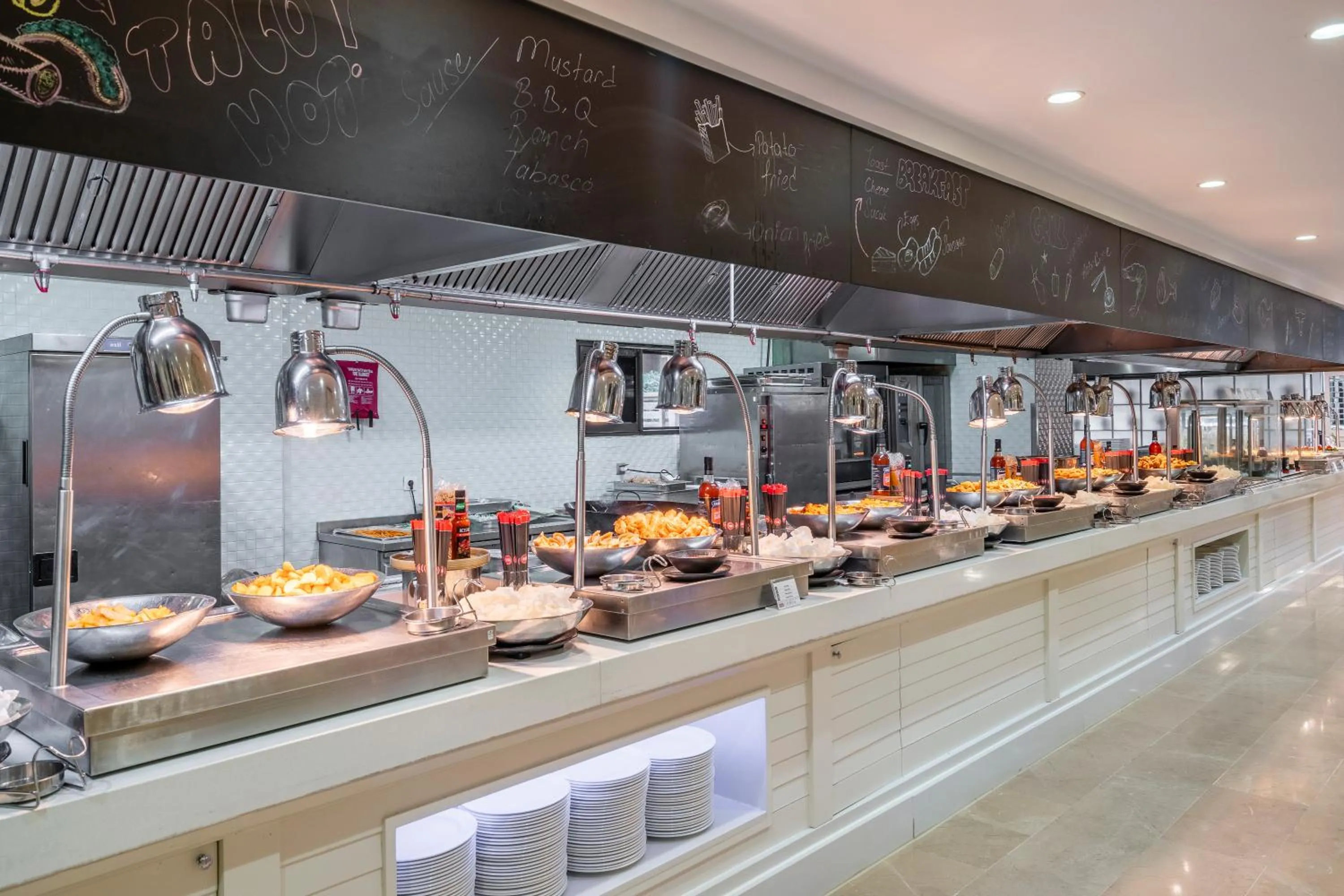 Restaurant/places to eat in Bellis Deluxe Hotel & Heated for Winter Aqua Park