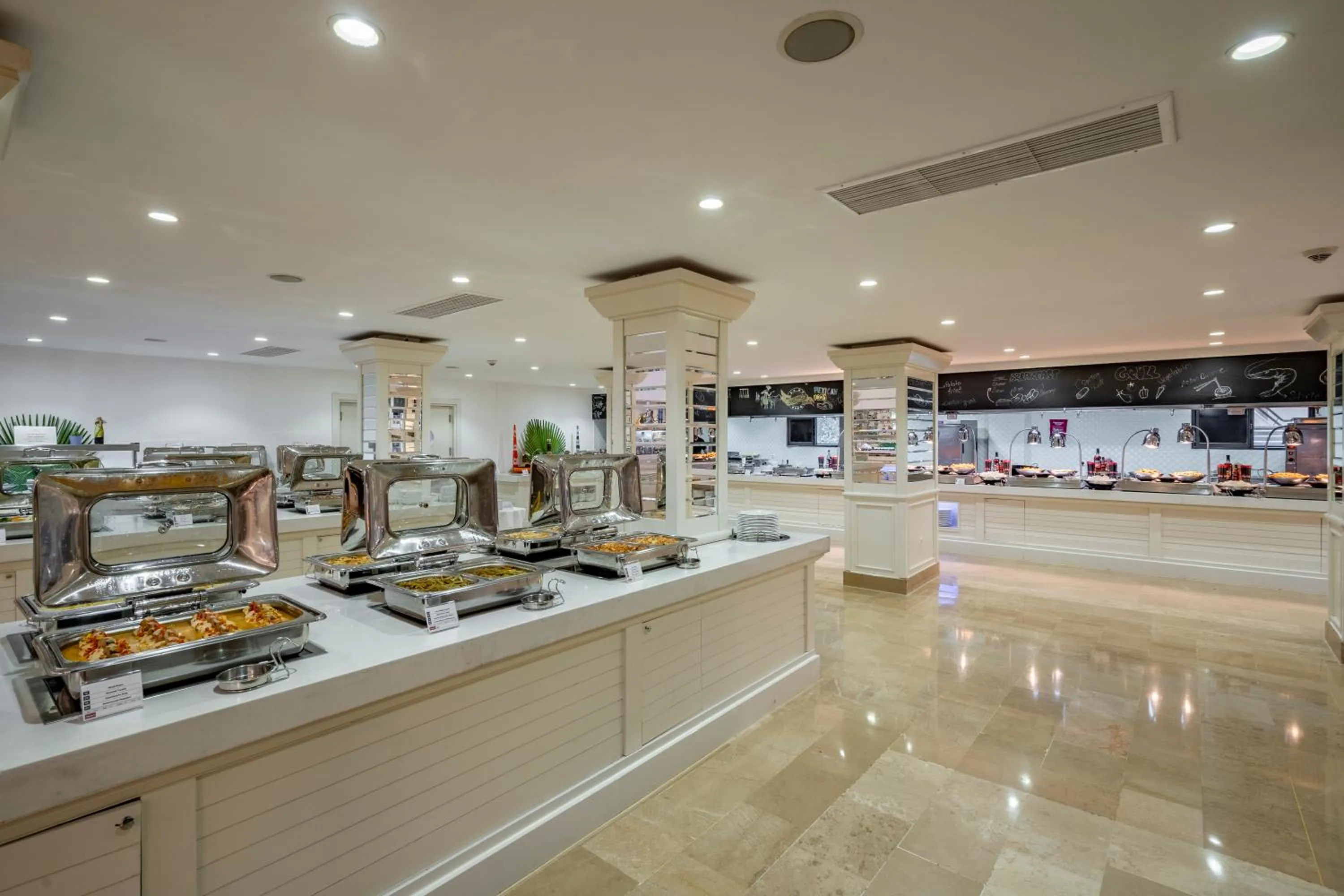 Restaurant/places to eat in Bellis Deluxe Hotel & Heated for Winter Aqua Park