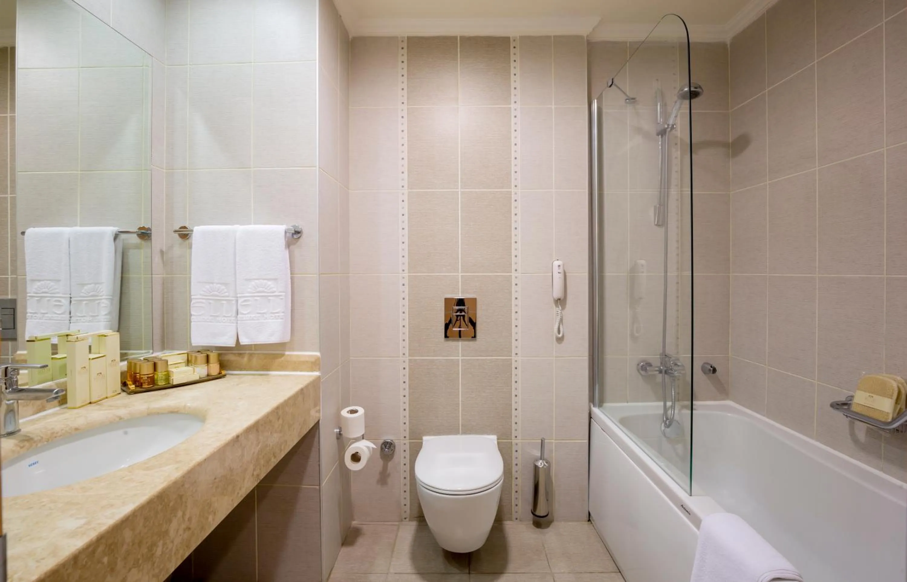 Bathroom in Bellis Deluxe Hotel & Heated for Winter Aqua Park