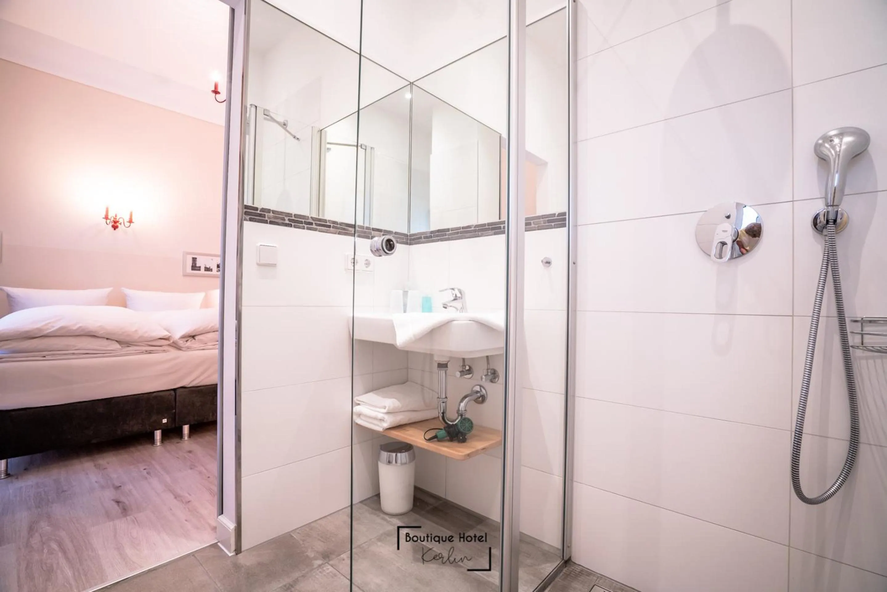 Bathroom, Bed in Boutique Hotel Kerlin