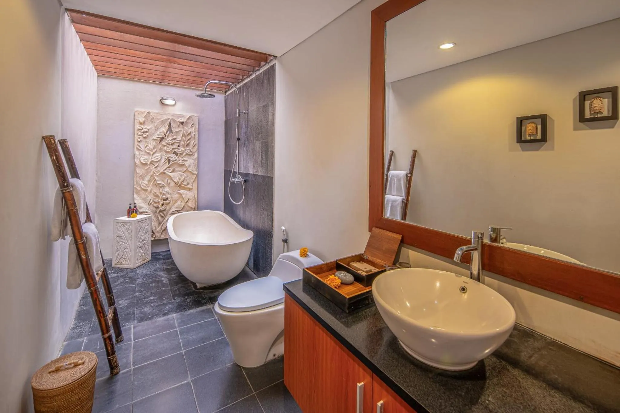 Bathroom in Nyanyi Sanctuary Villa Tabanan by Ini Vie Hospitality