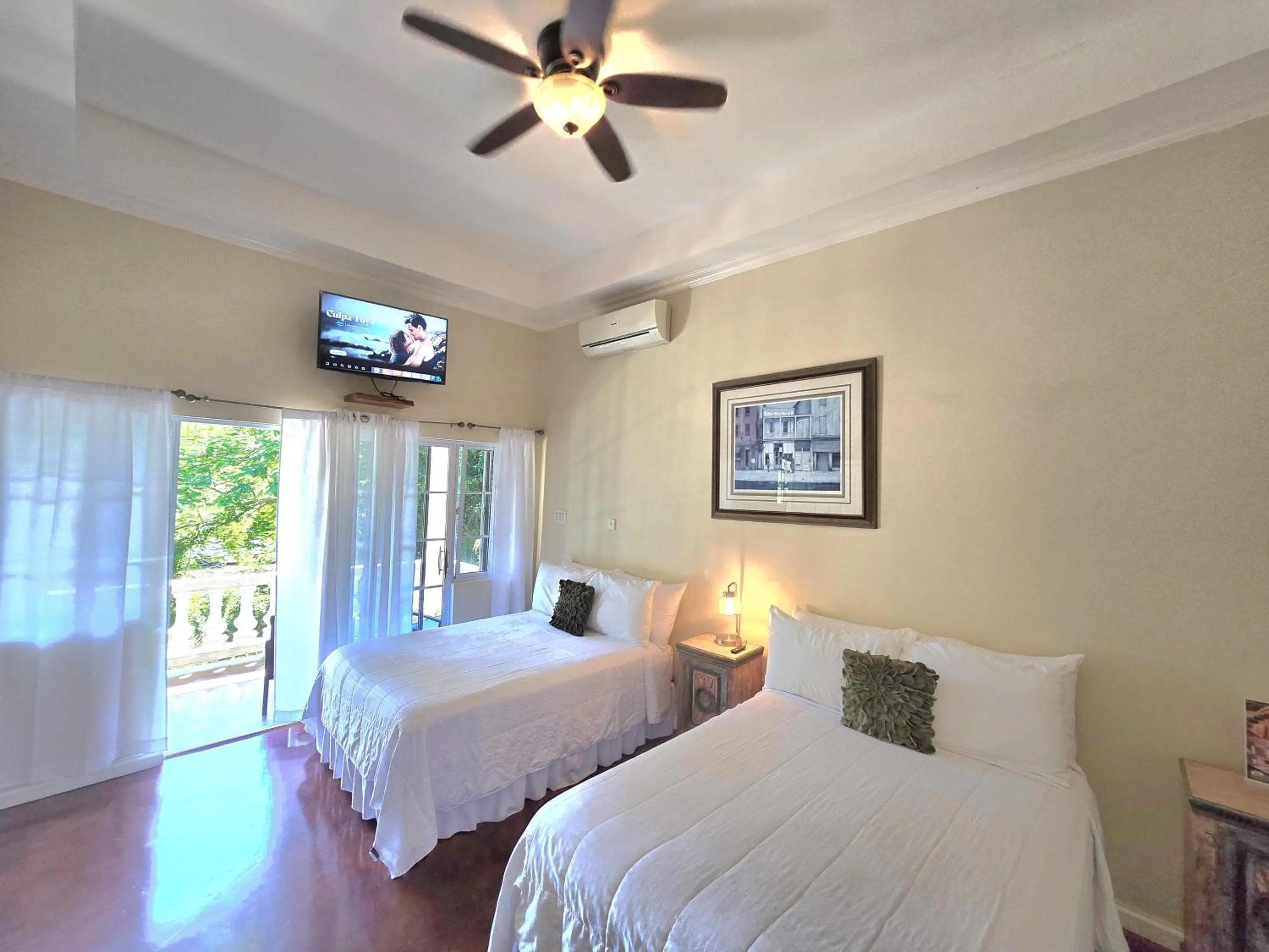 Bedroom, Bed in Blue Paloma Bed & Breakfast