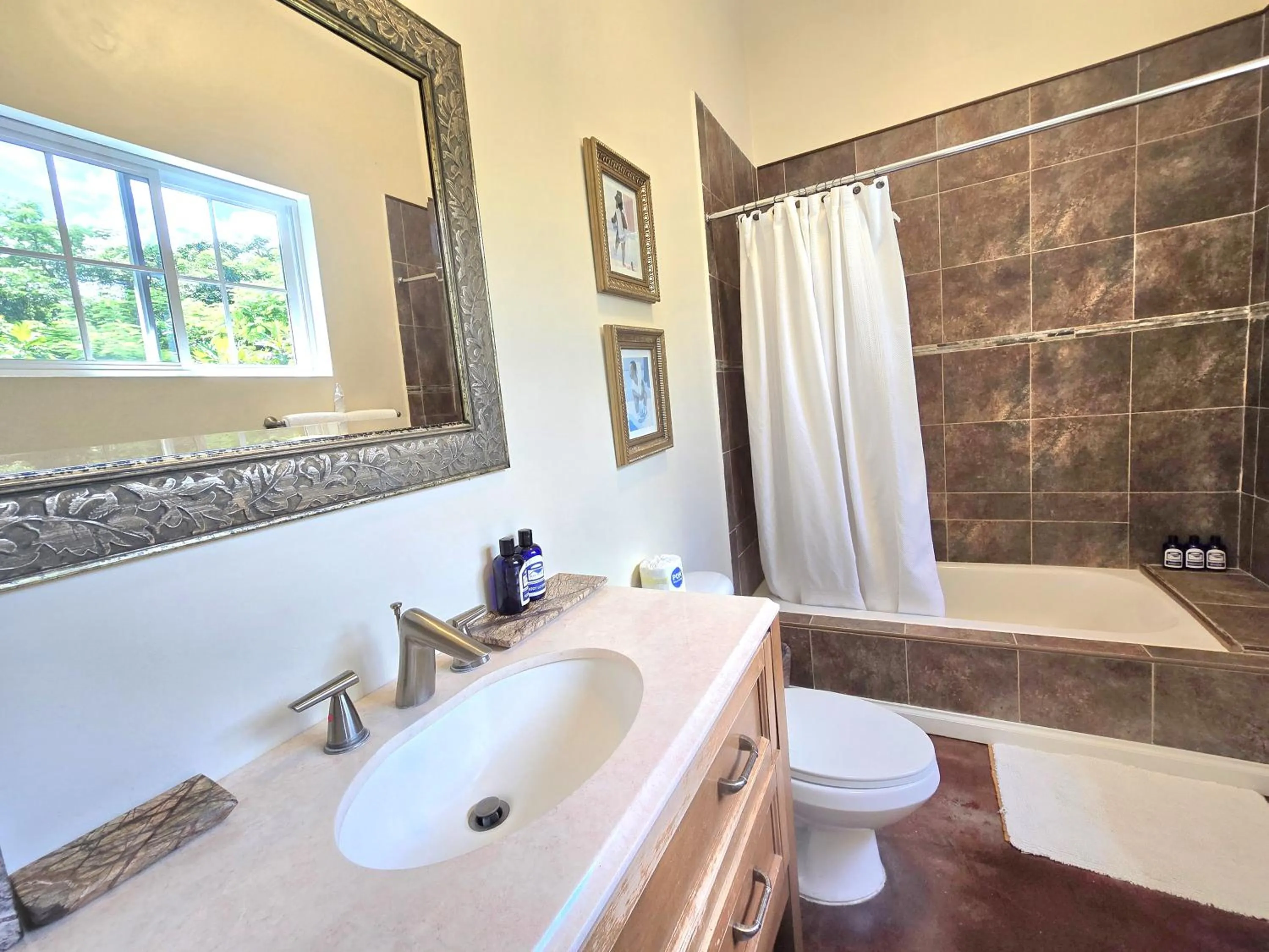 Bathroom in Blue Paloma Bed & Breakfast