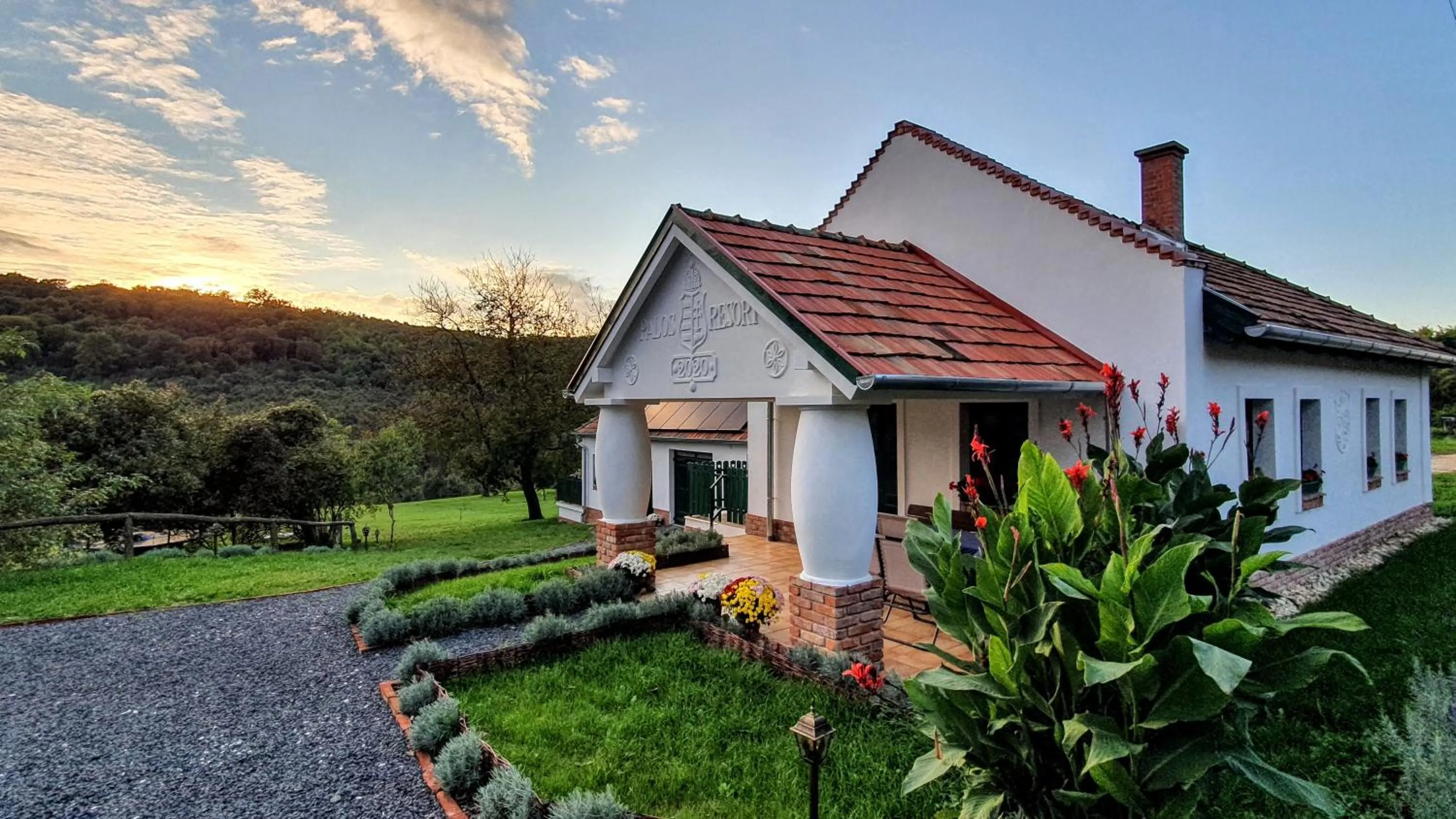 Property building in Pálos Resort