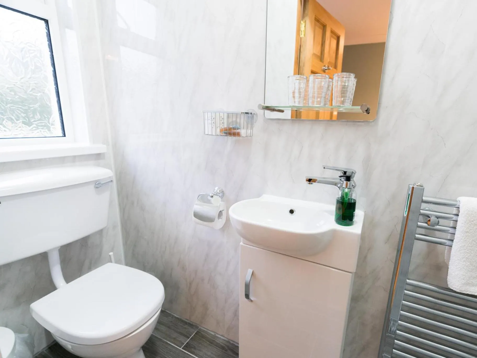 Shower in The Gap Lodge B&B