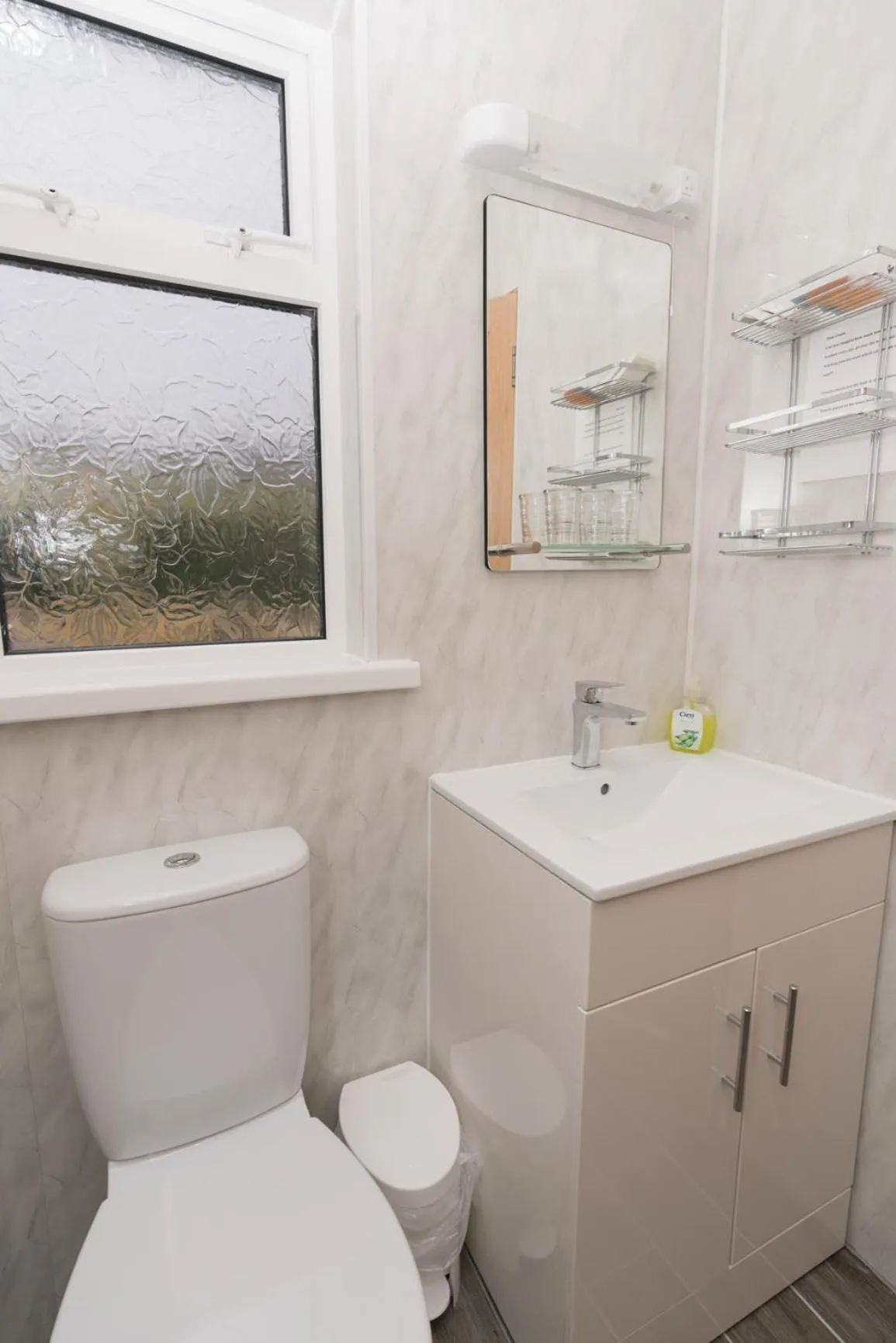 Shower in The Gap Lodge B&B