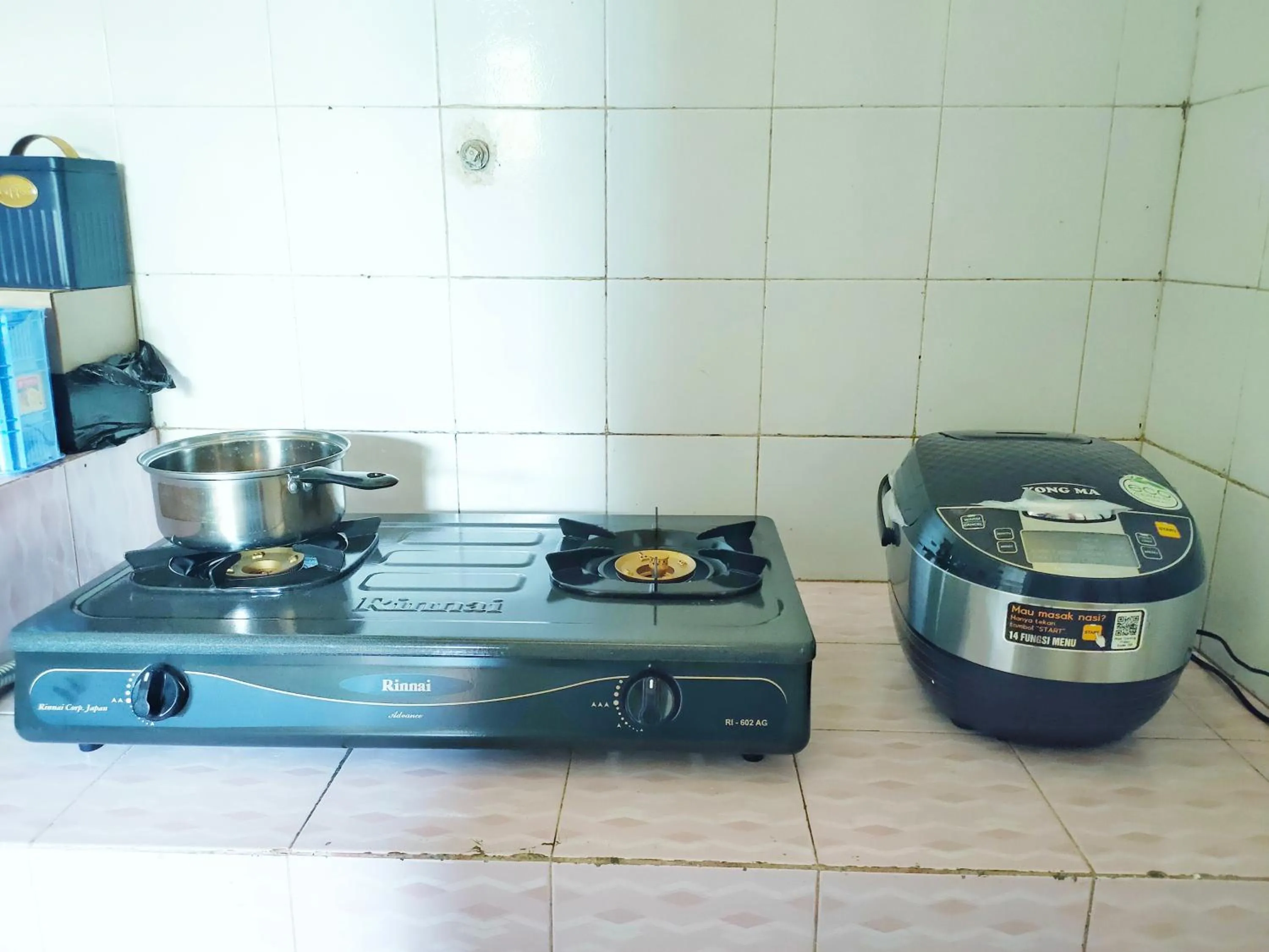 Kitchen or kitchenette in Surabaya Homey near ITS Syariah